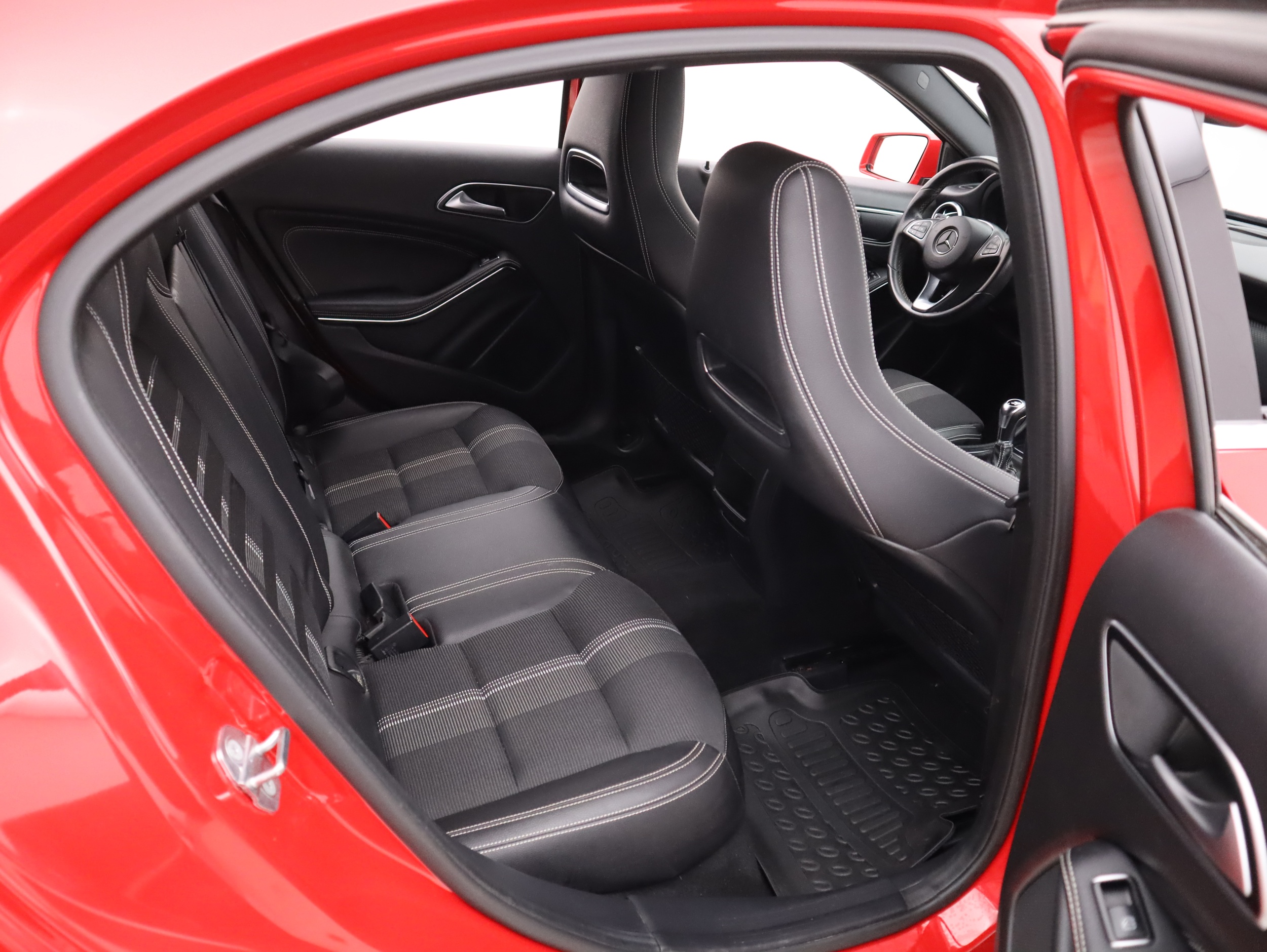 MERCEDES-BENZ A 2018