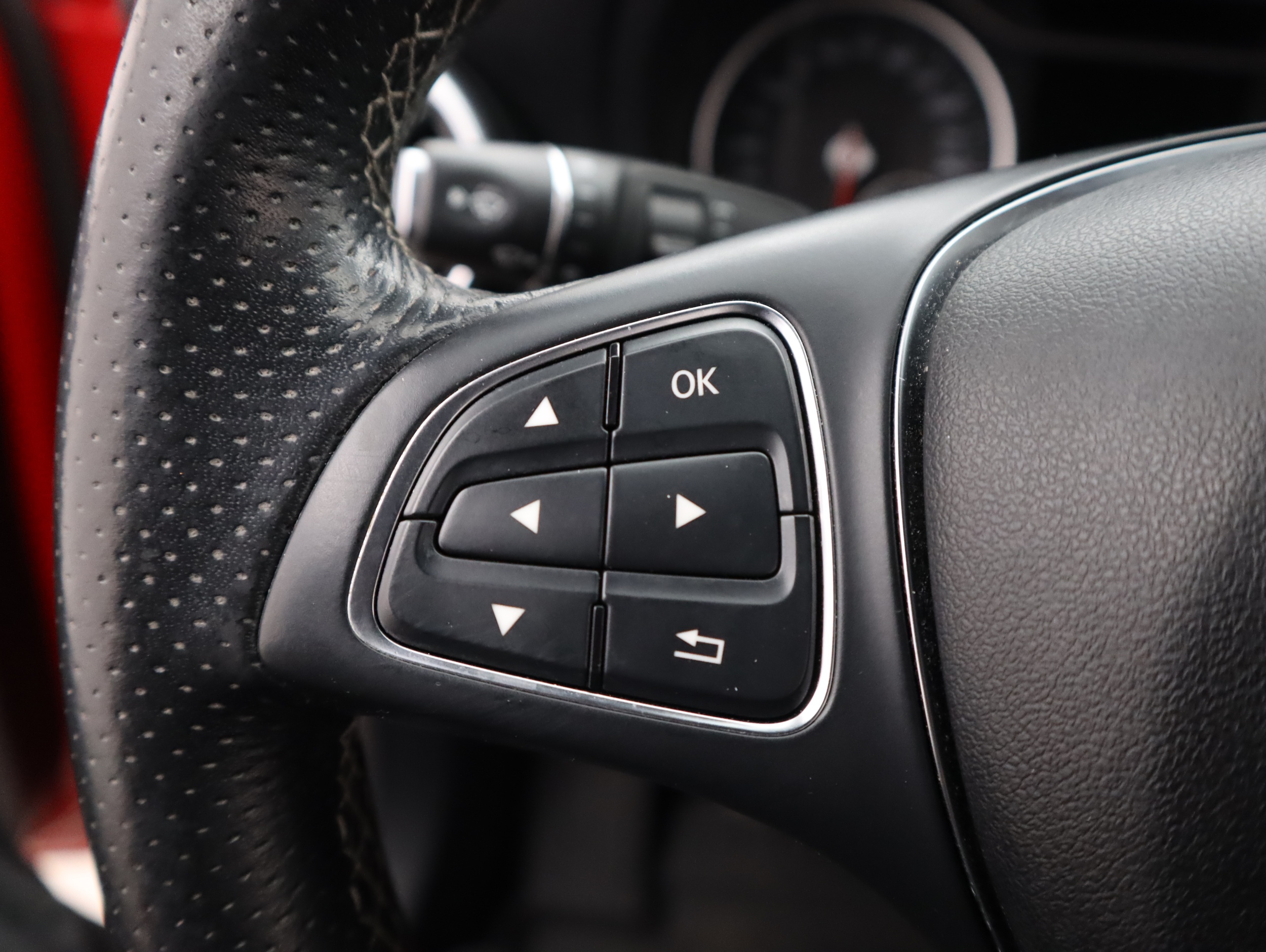 MERCEDES-BENZ A 2018