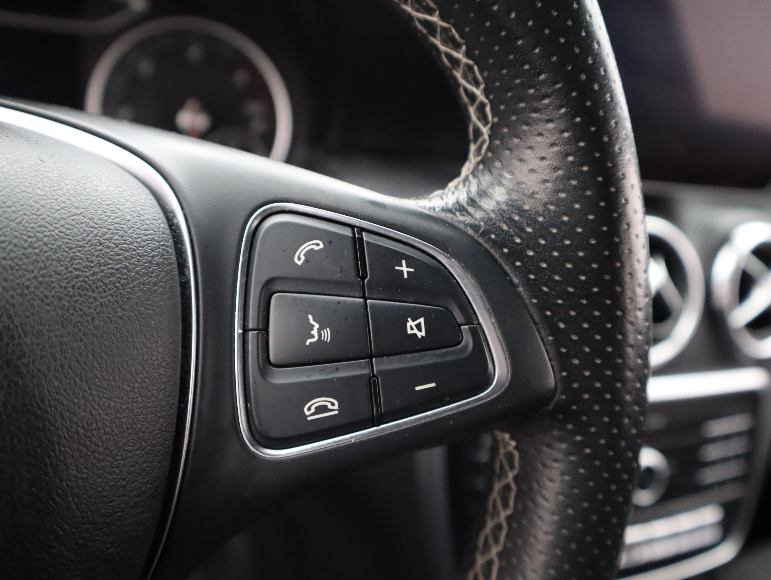 MERCEDES-BENZ A 2018