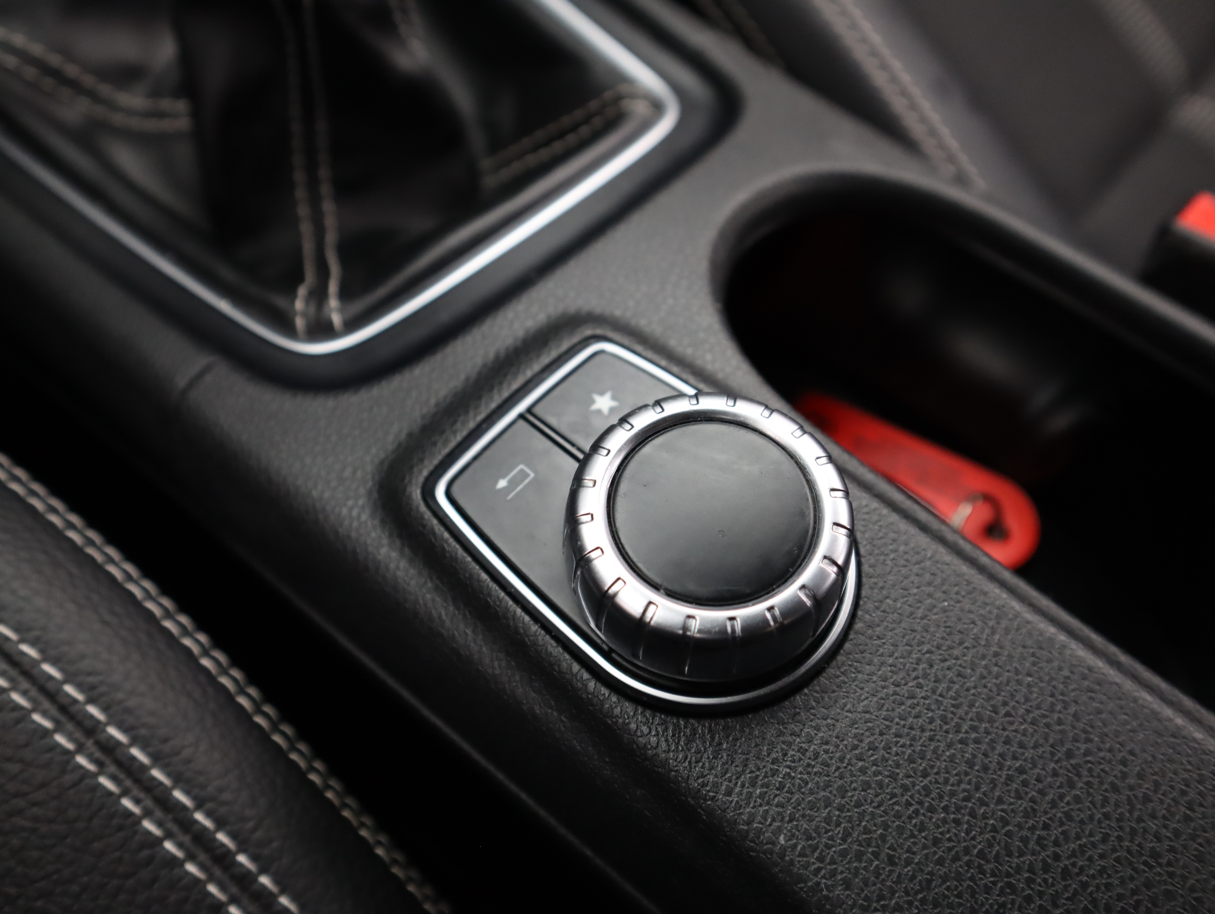 MERCEDES-BENZ A 2018