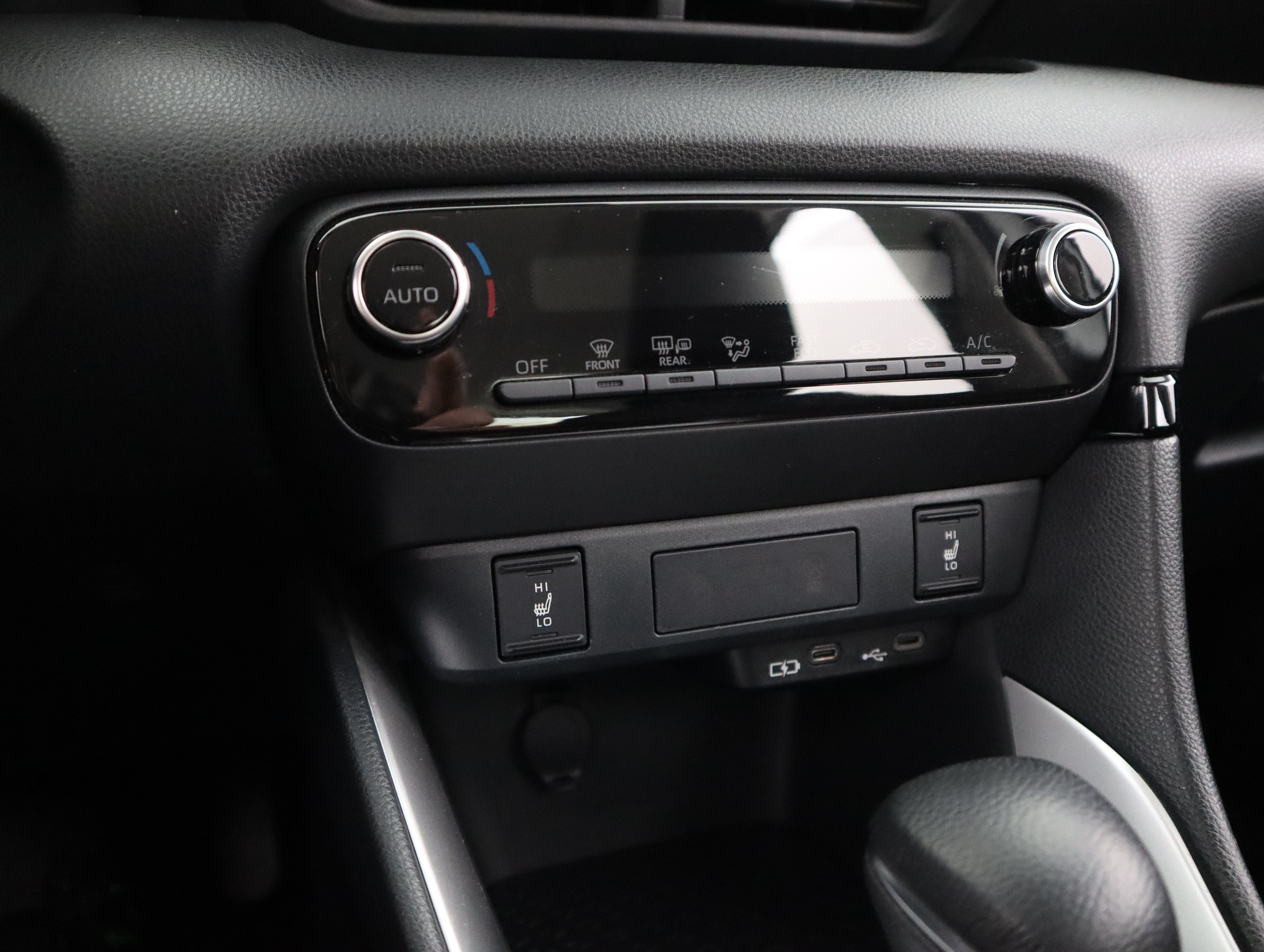 TOYOTA Yaris 2025