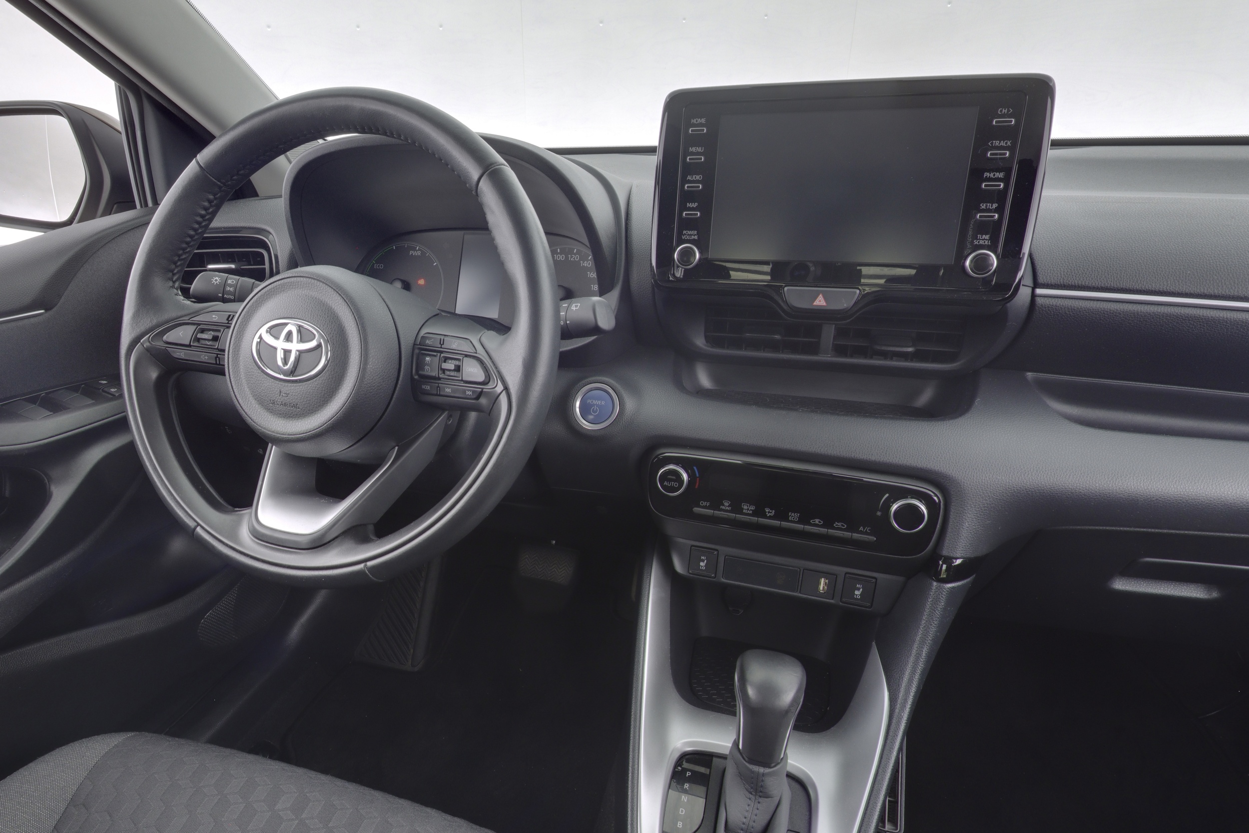 TOYOTA Yaris 8