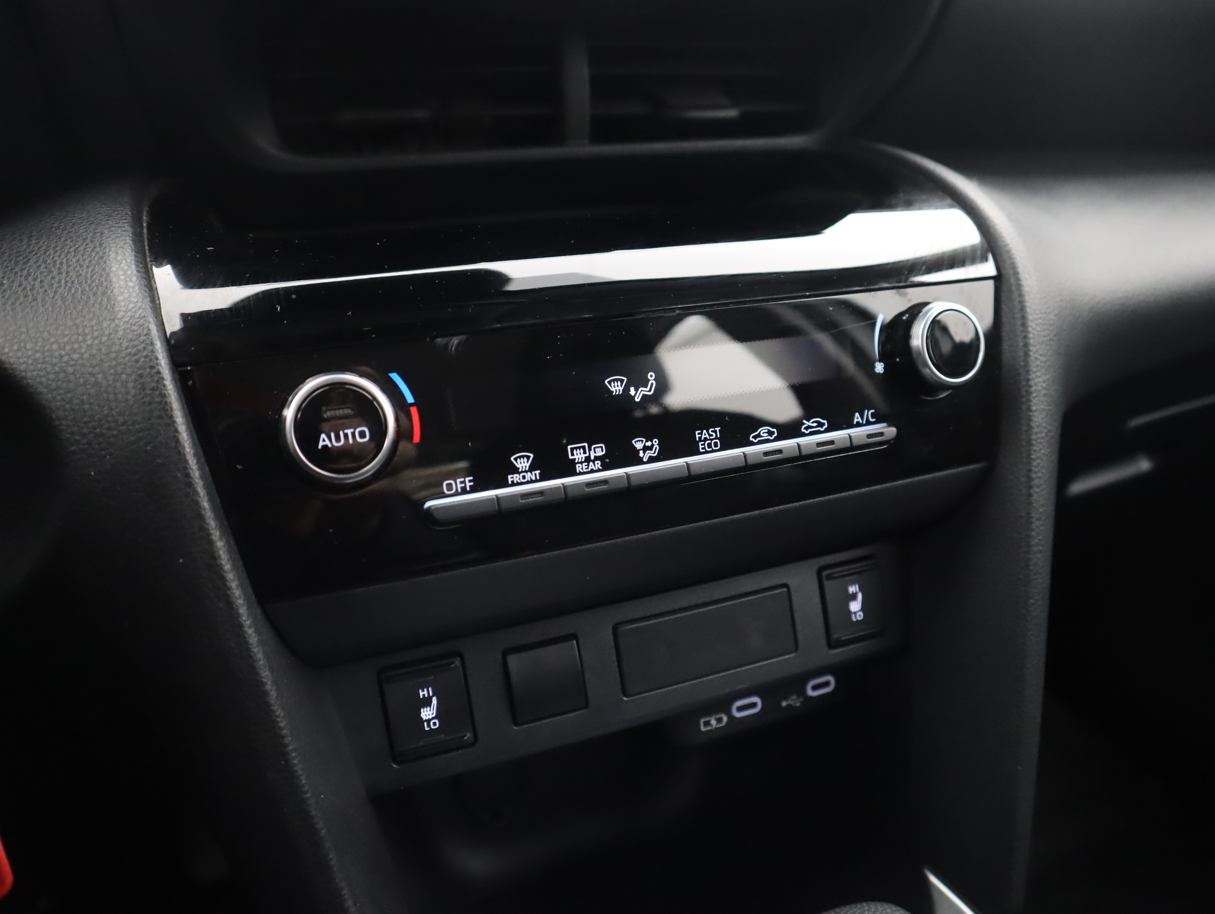 TOYOTA Yaris Cross 2024