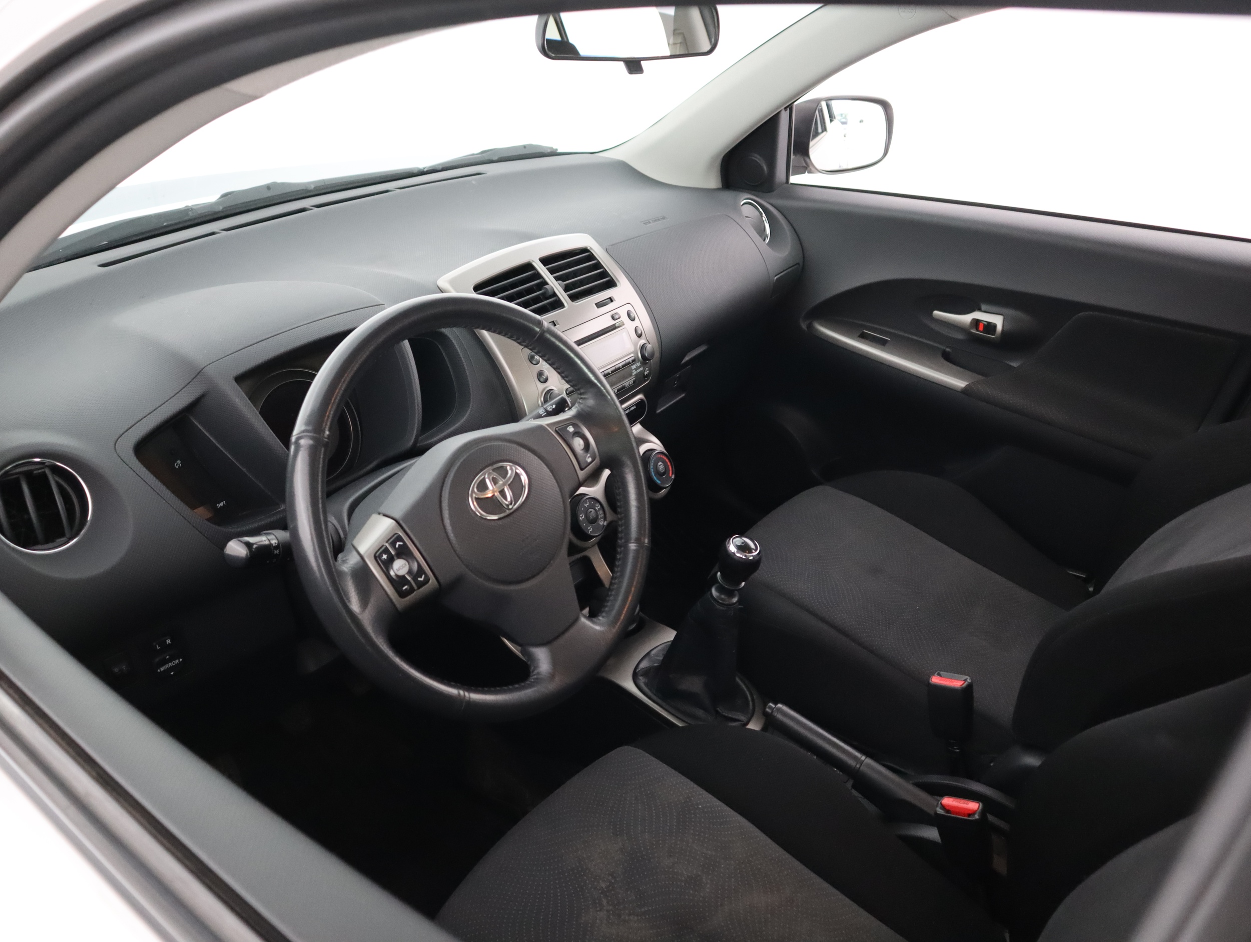 TOYOTA URBAN CRUISER 2012