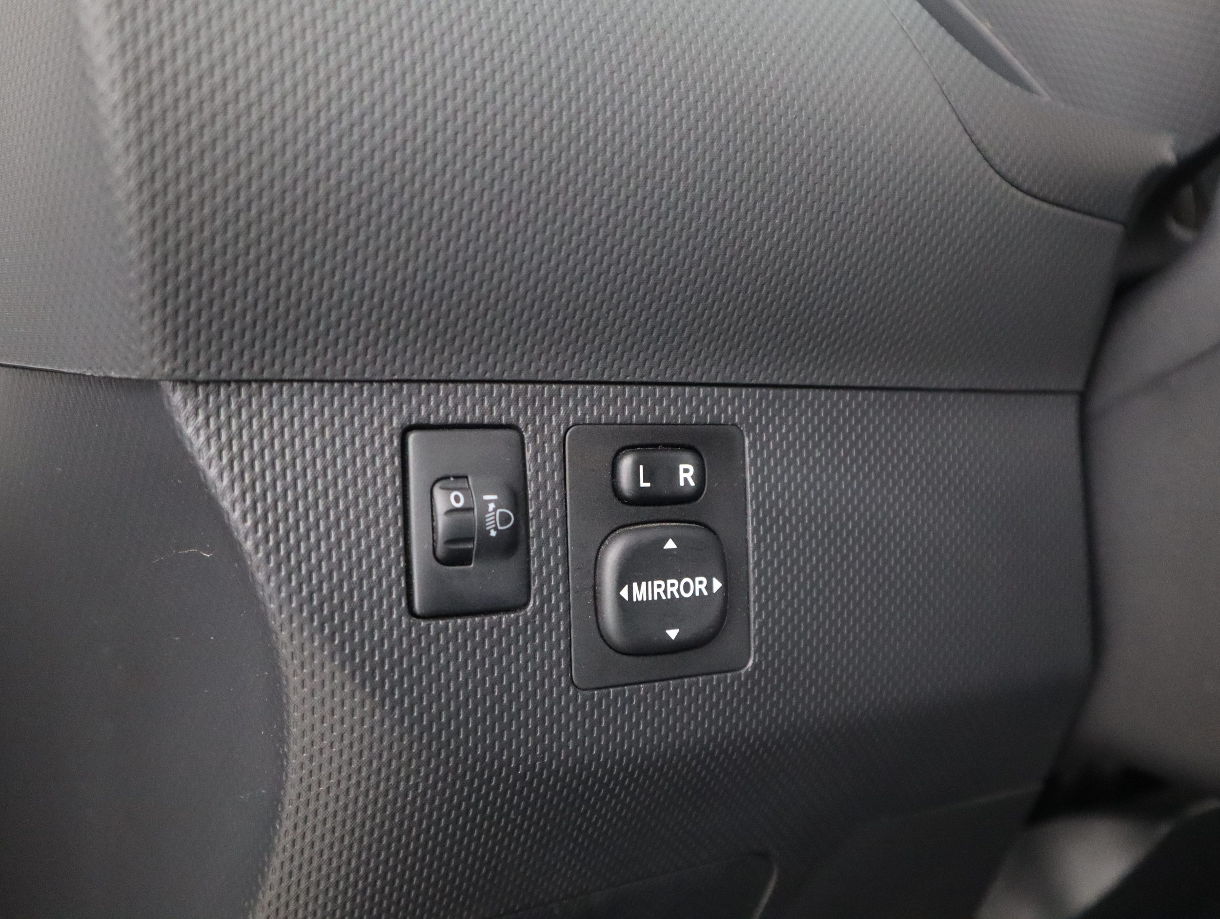 TOYOTA URBAN CRUISER 2012