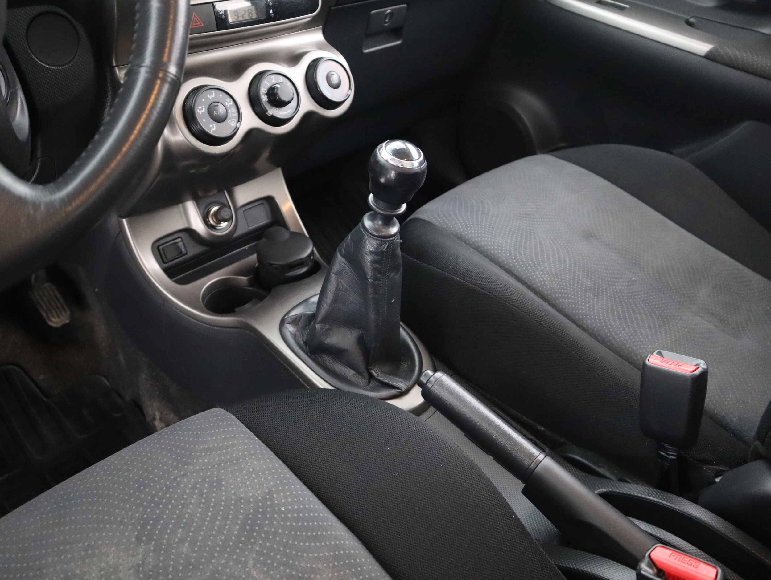 TOYOTA URBAN CRUISER 2012