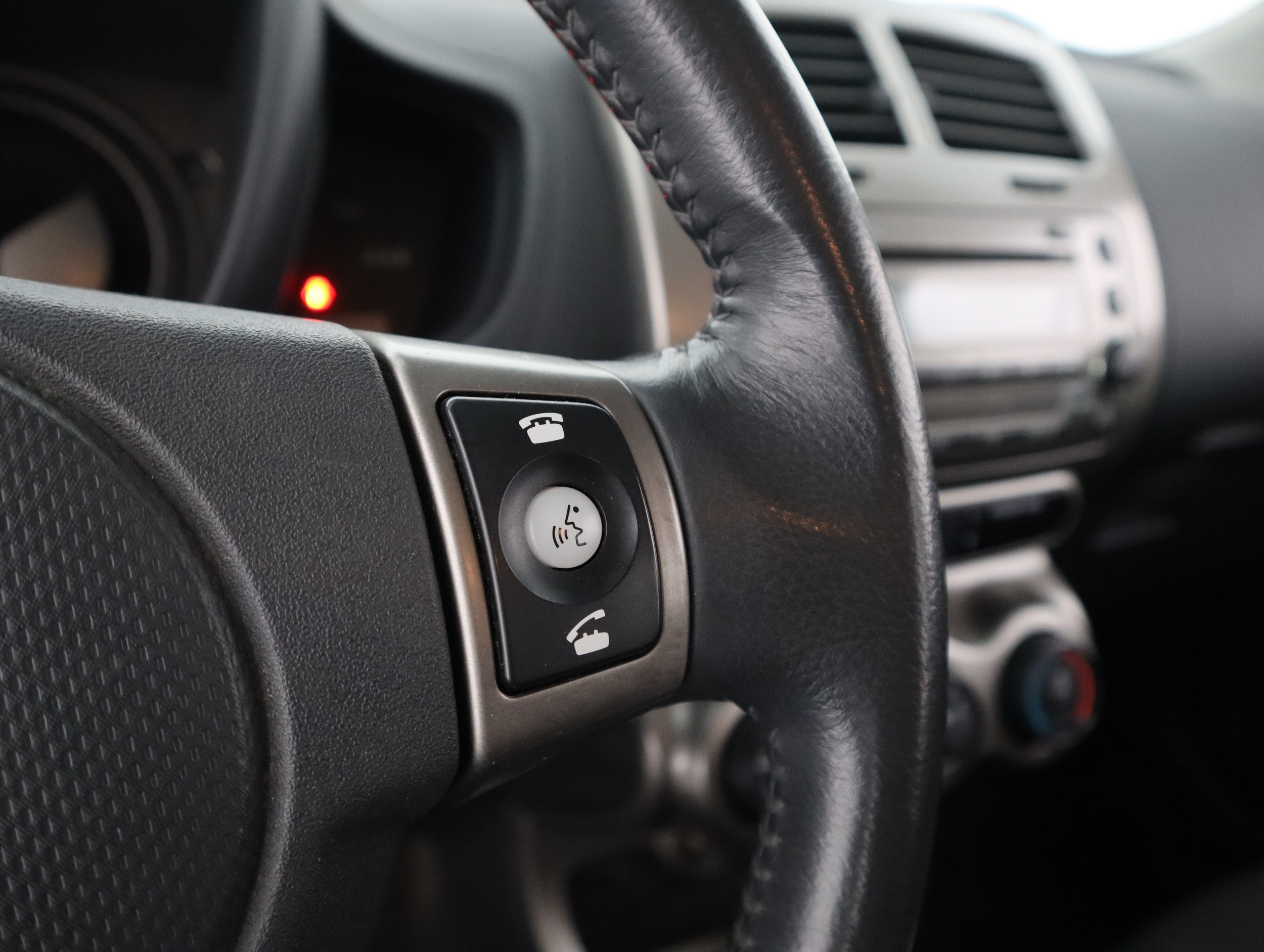 TOYOTA URBAN CRUISER 2012