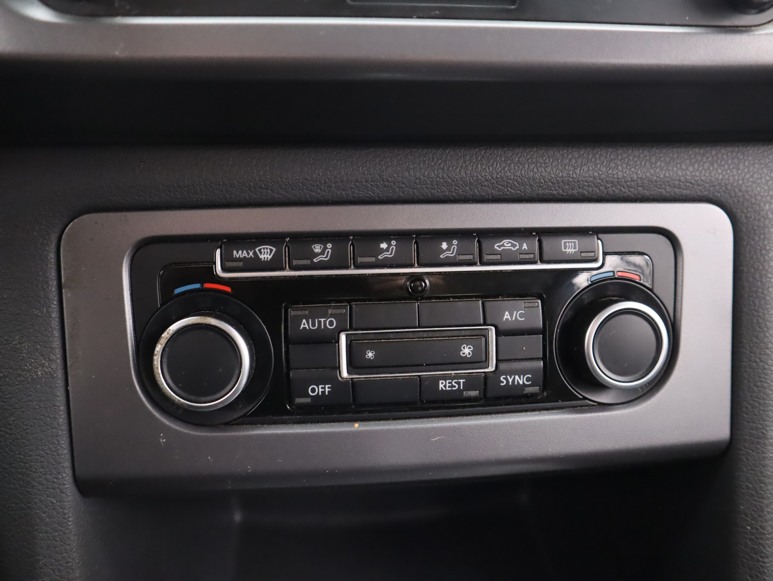 VOLKSWAGEN AMAROK 2015