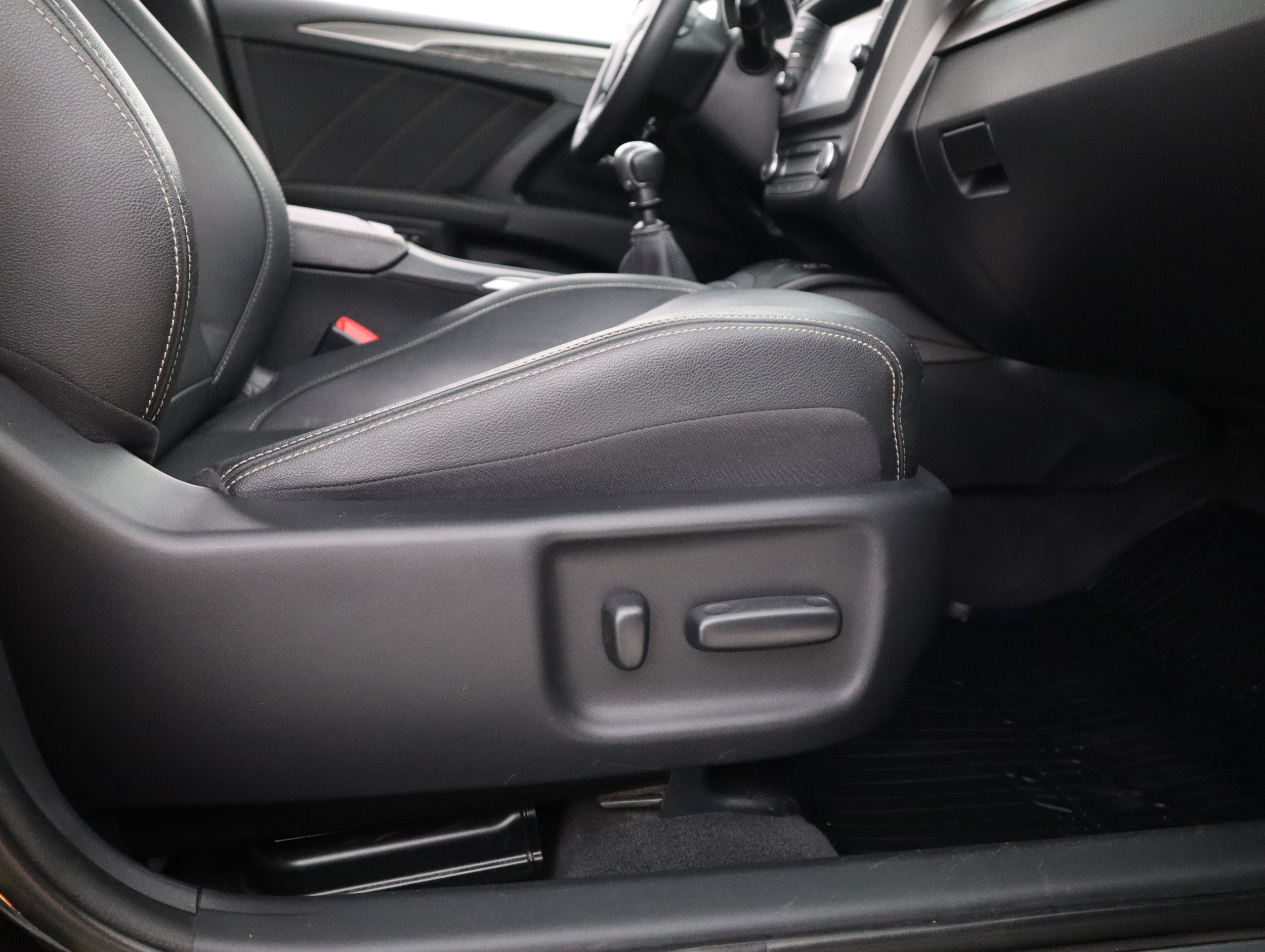 TOYOTA Avensis 2015