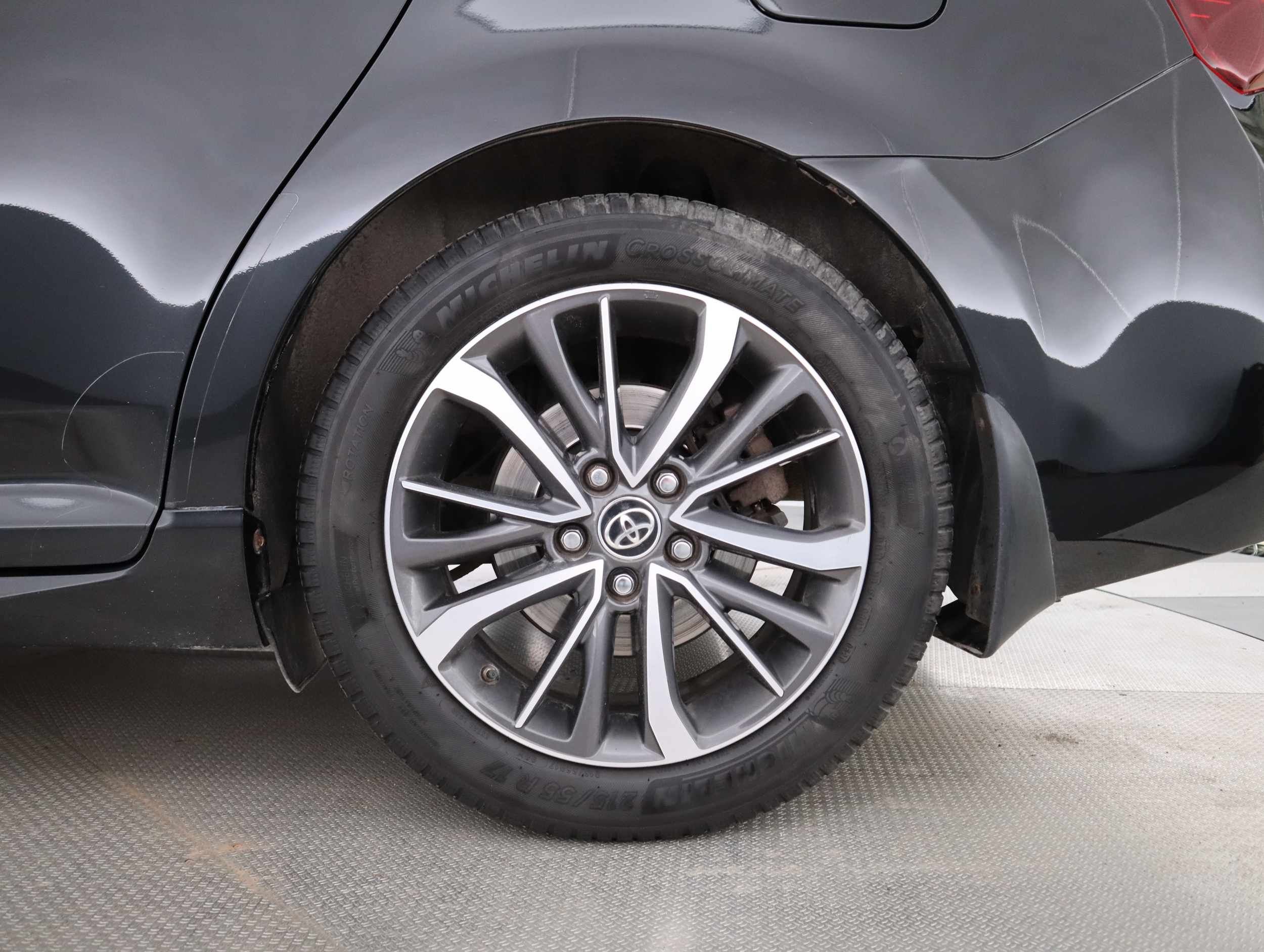 TOYOTA Avensis 2015