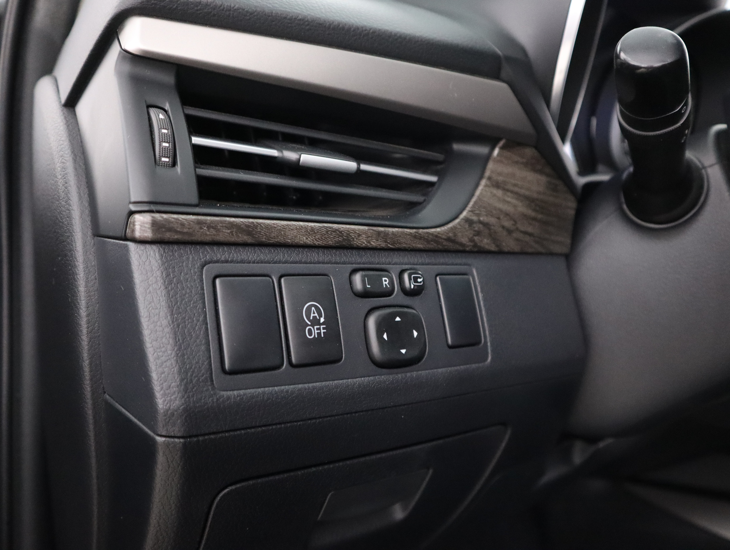 TOYOTA Avensis 2015