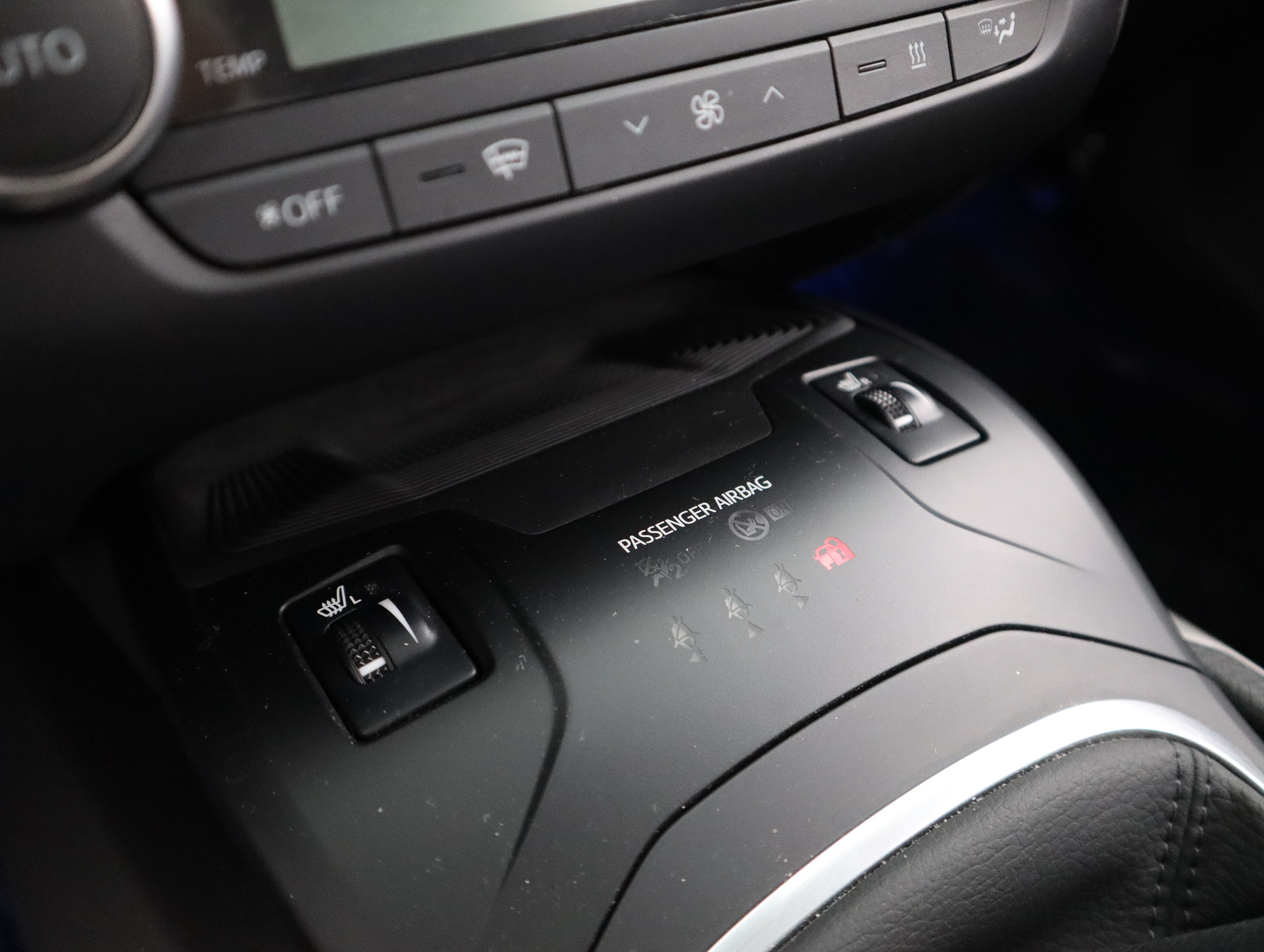 TOYOTA Avensis 2015
