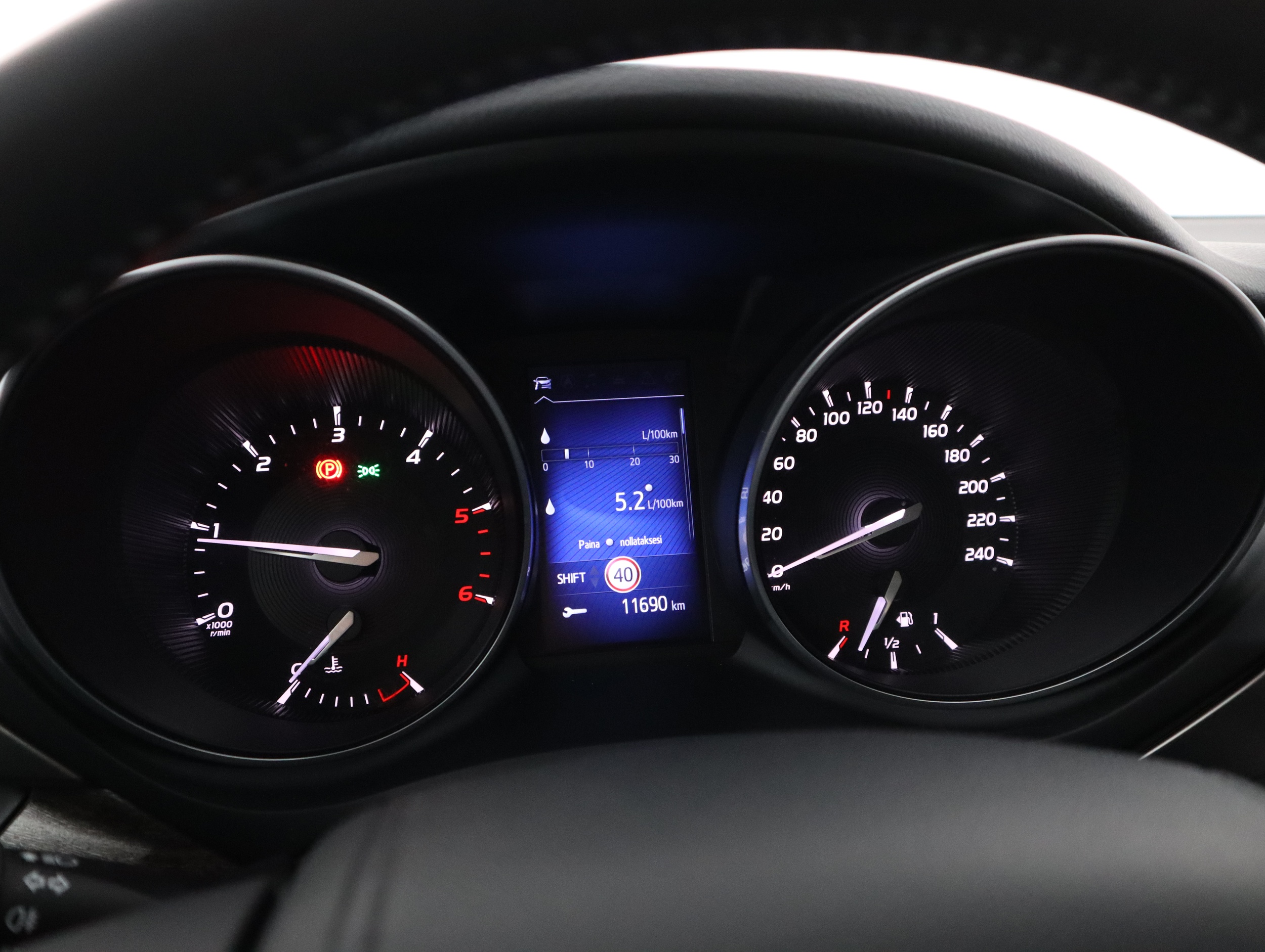 TOYOTA Avensis 2015