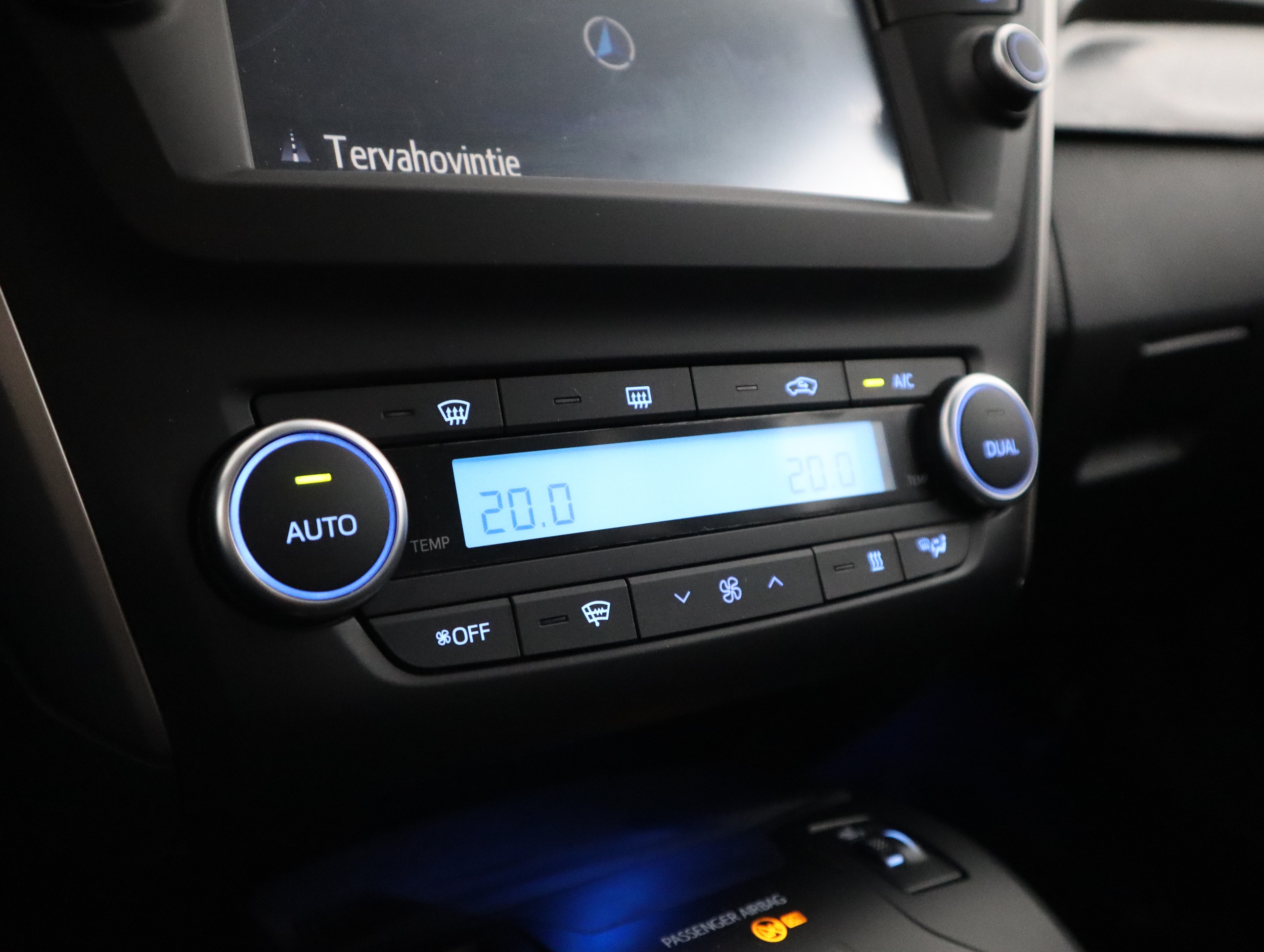 TOYOTA Avensis 2015