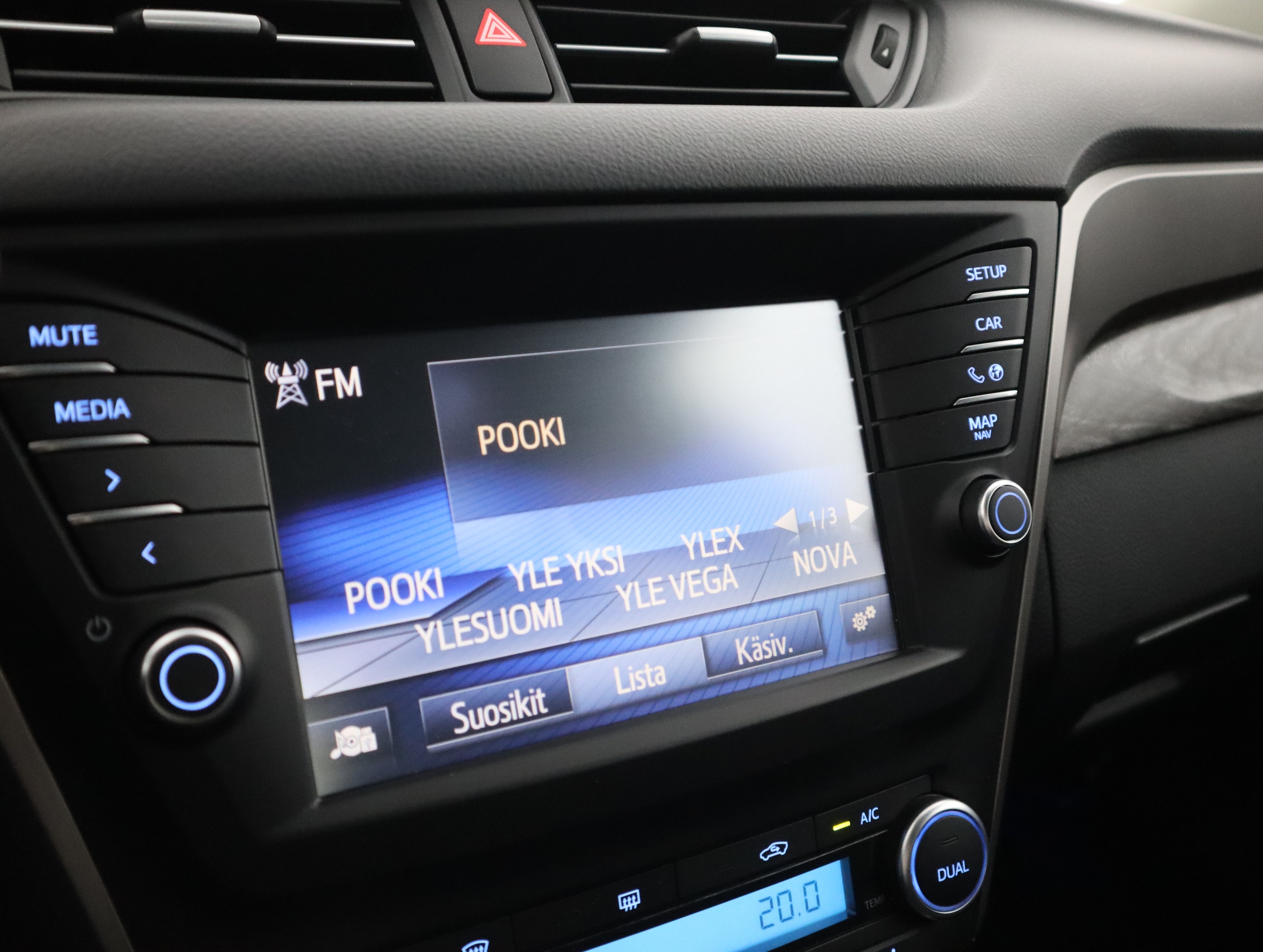 TOYOTA Avensis 2015