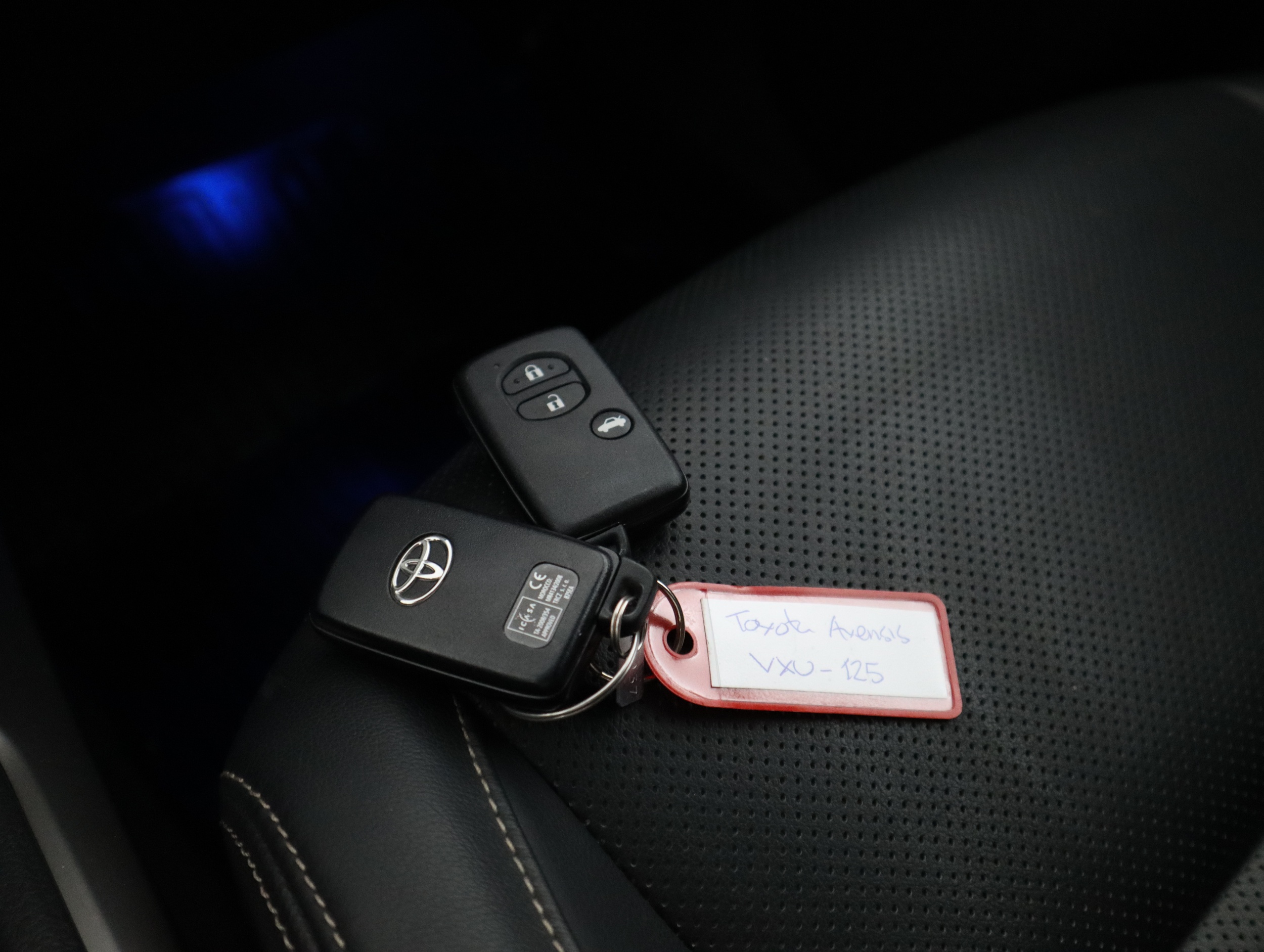 TOYOTA Avensis 2015