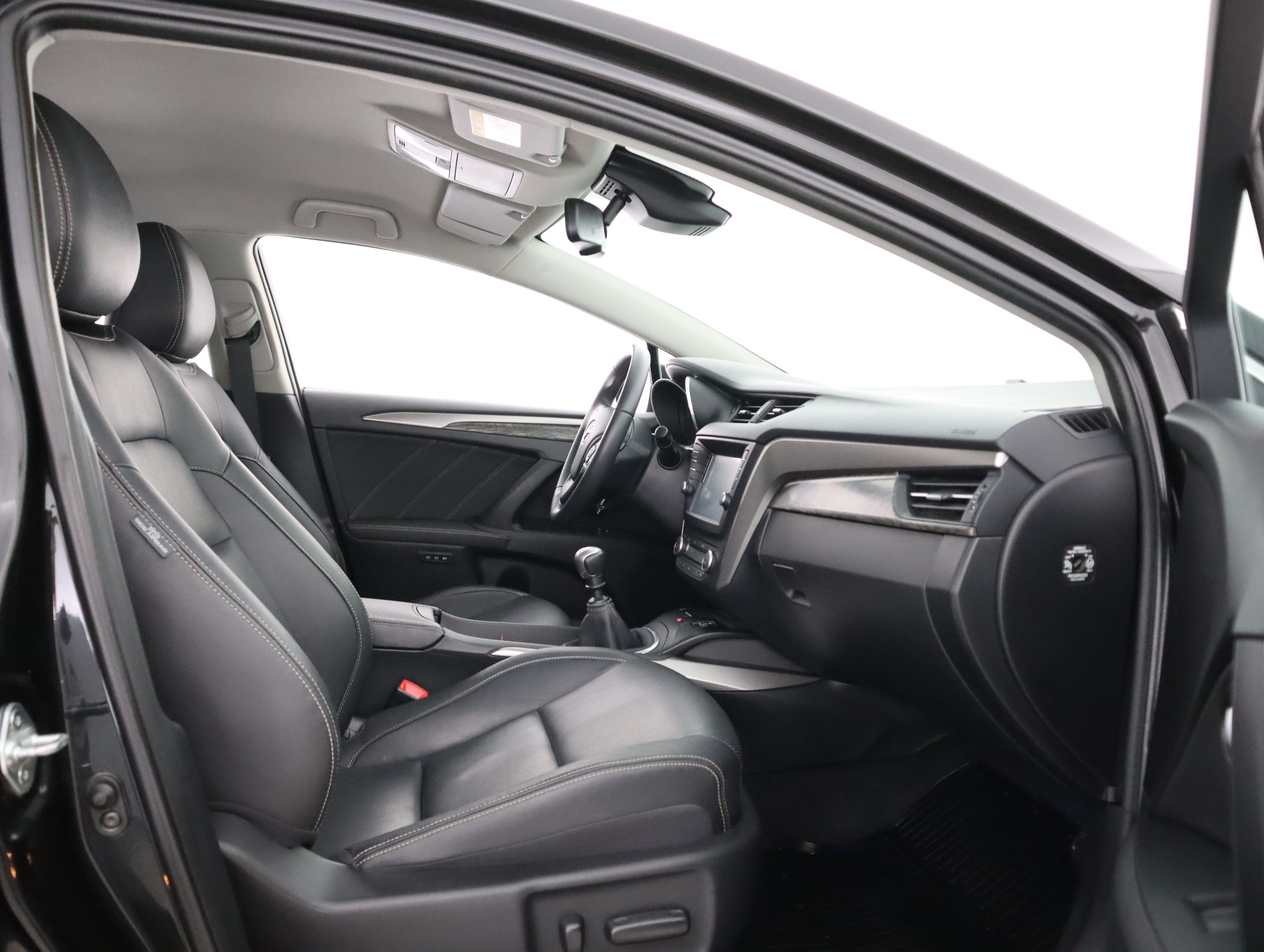 TOYOTA Avensis 2015