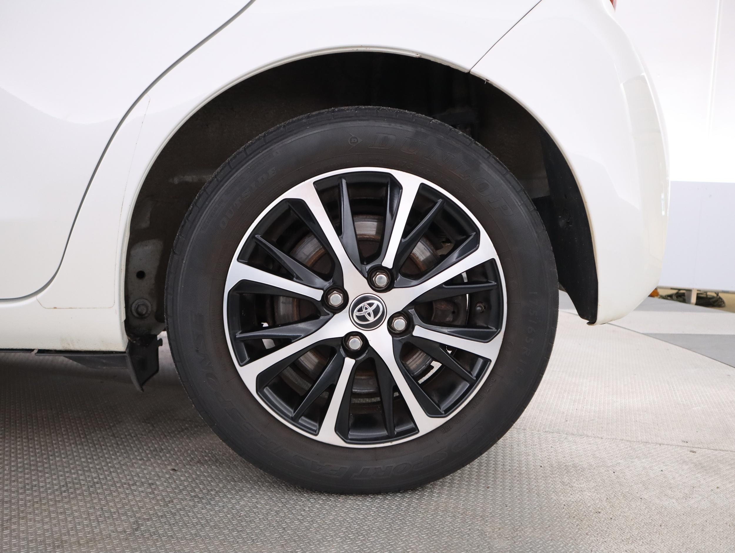 TOYOTA Yaris 2018