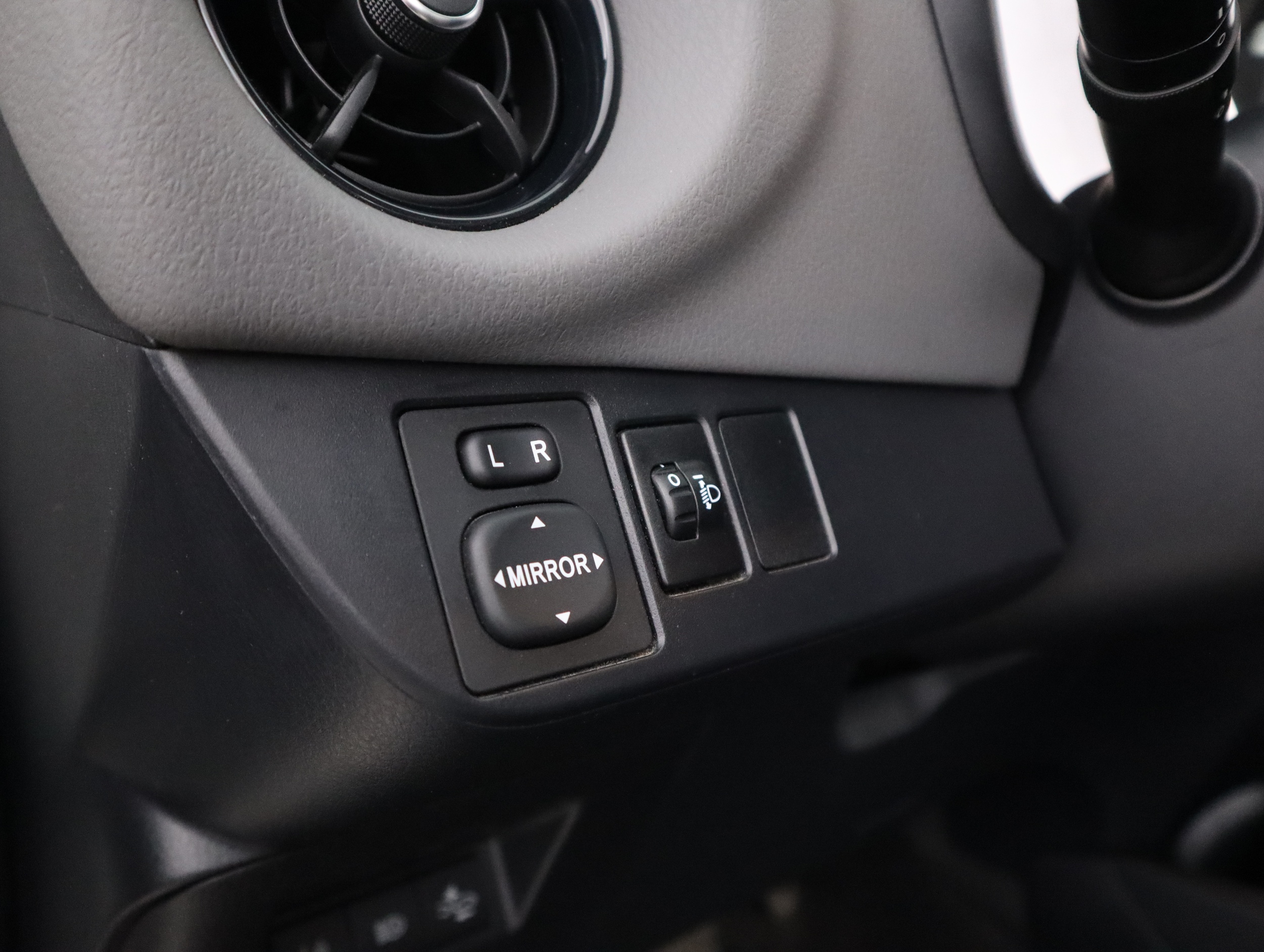TOYOTA Yaris 2018