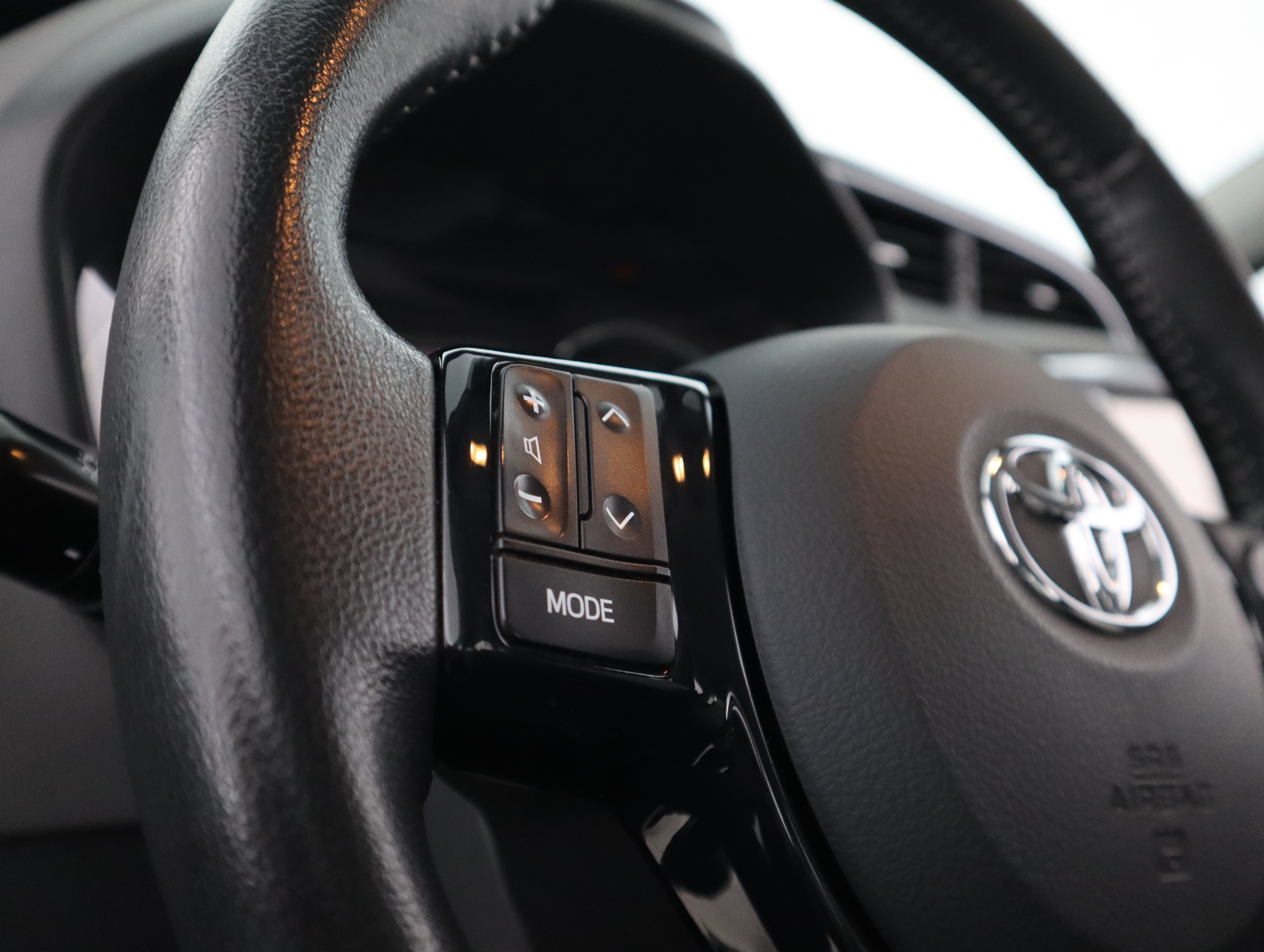 TOYOTA Yaris 2018