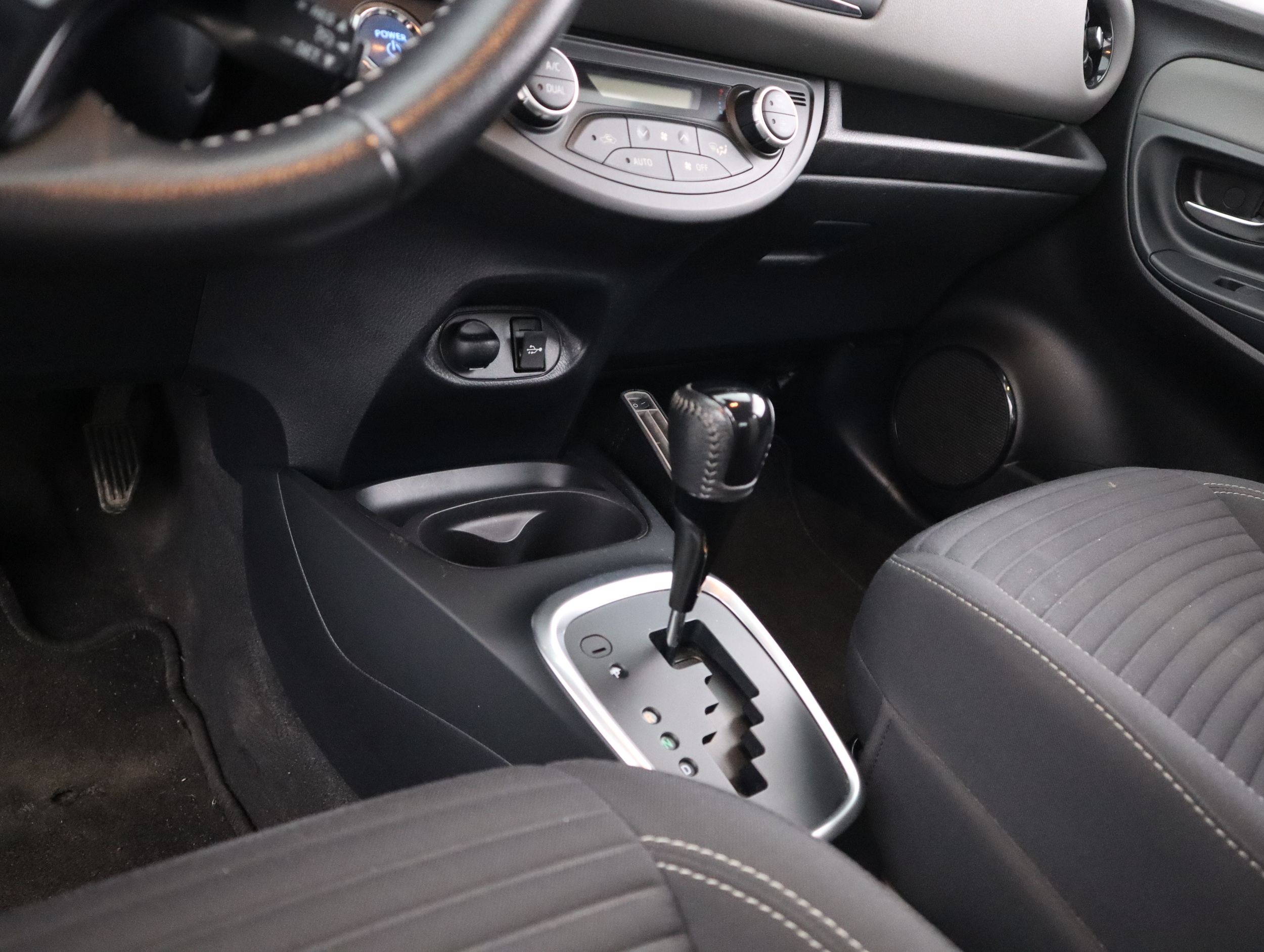 TOYOTA Yaris 2018
