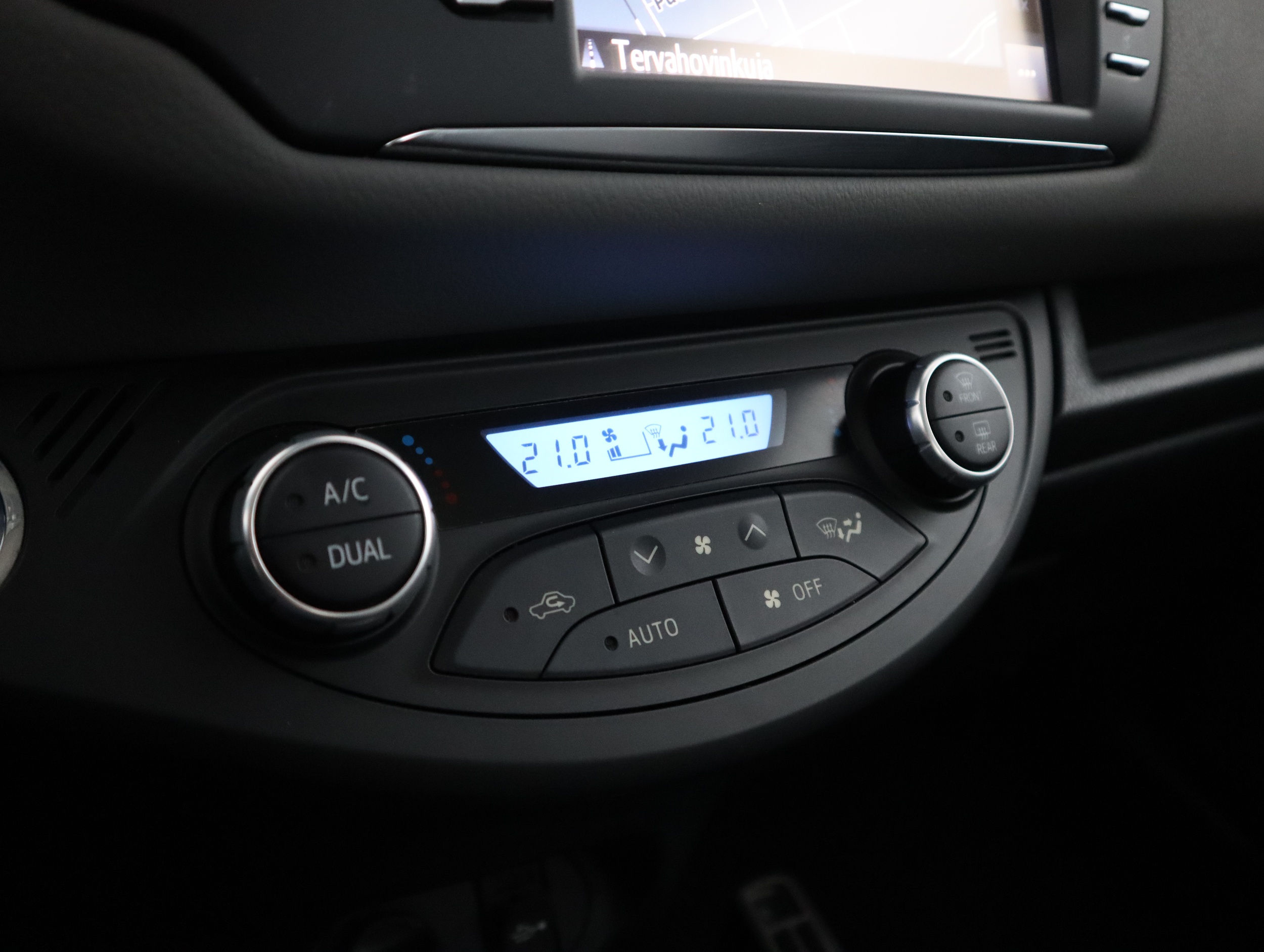 TOYOTA Yaris 2018