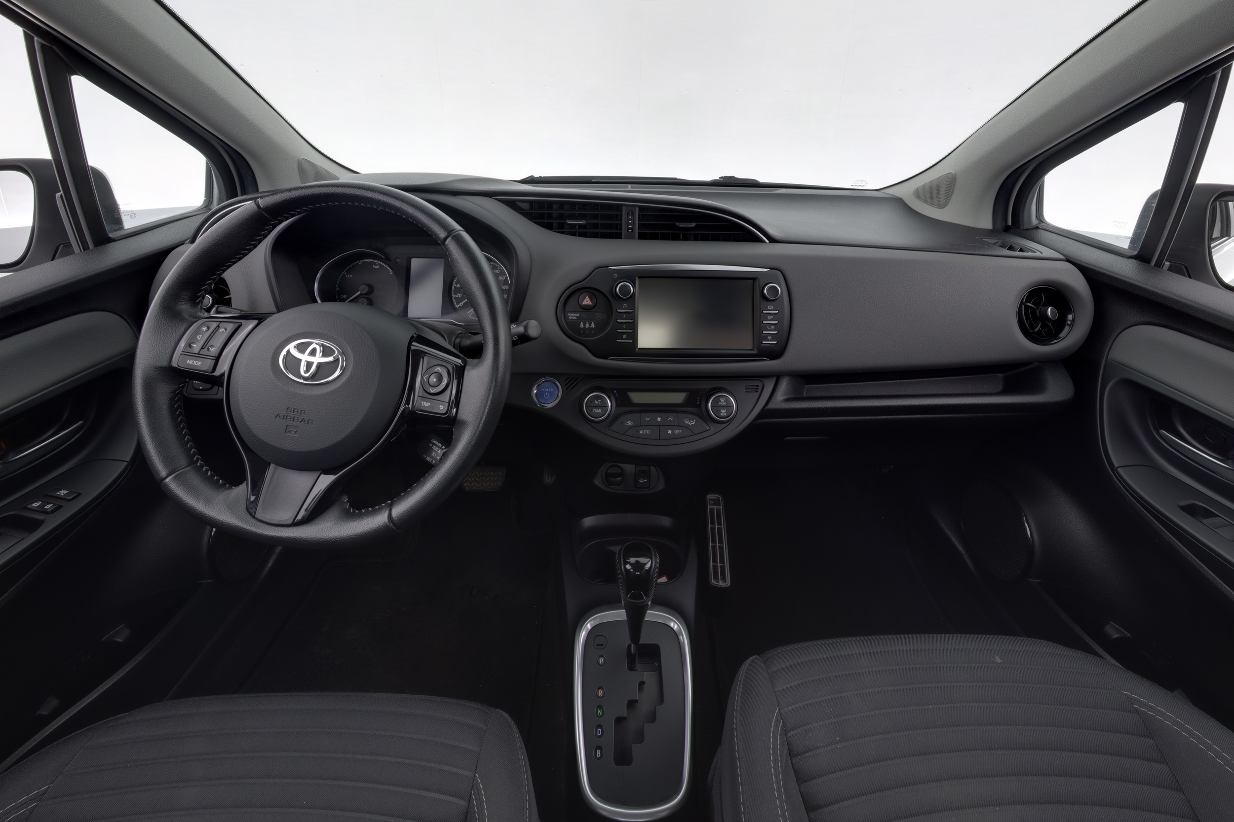 TOYOTA Yaris 2018