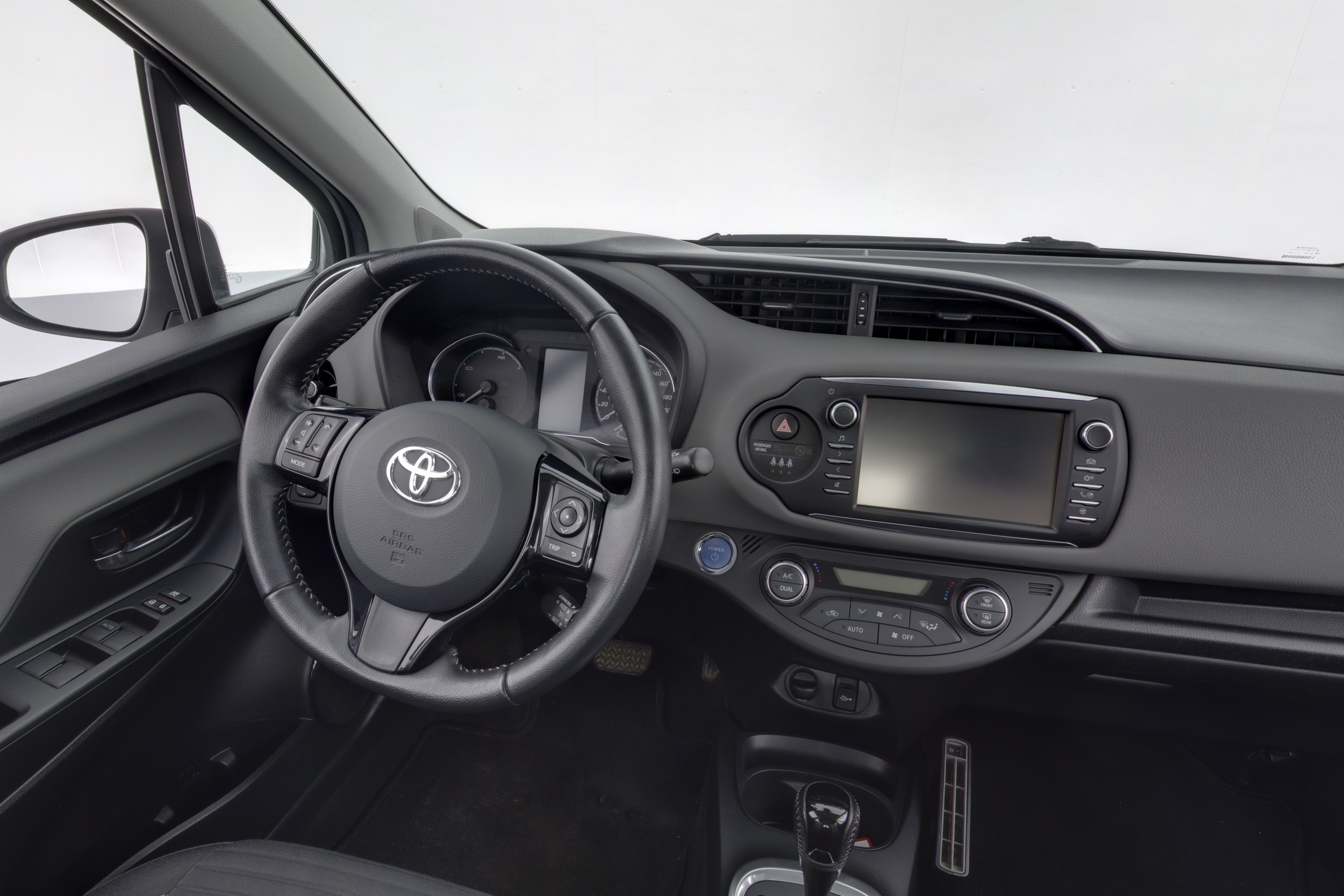 TOYOTA Yaris 2018