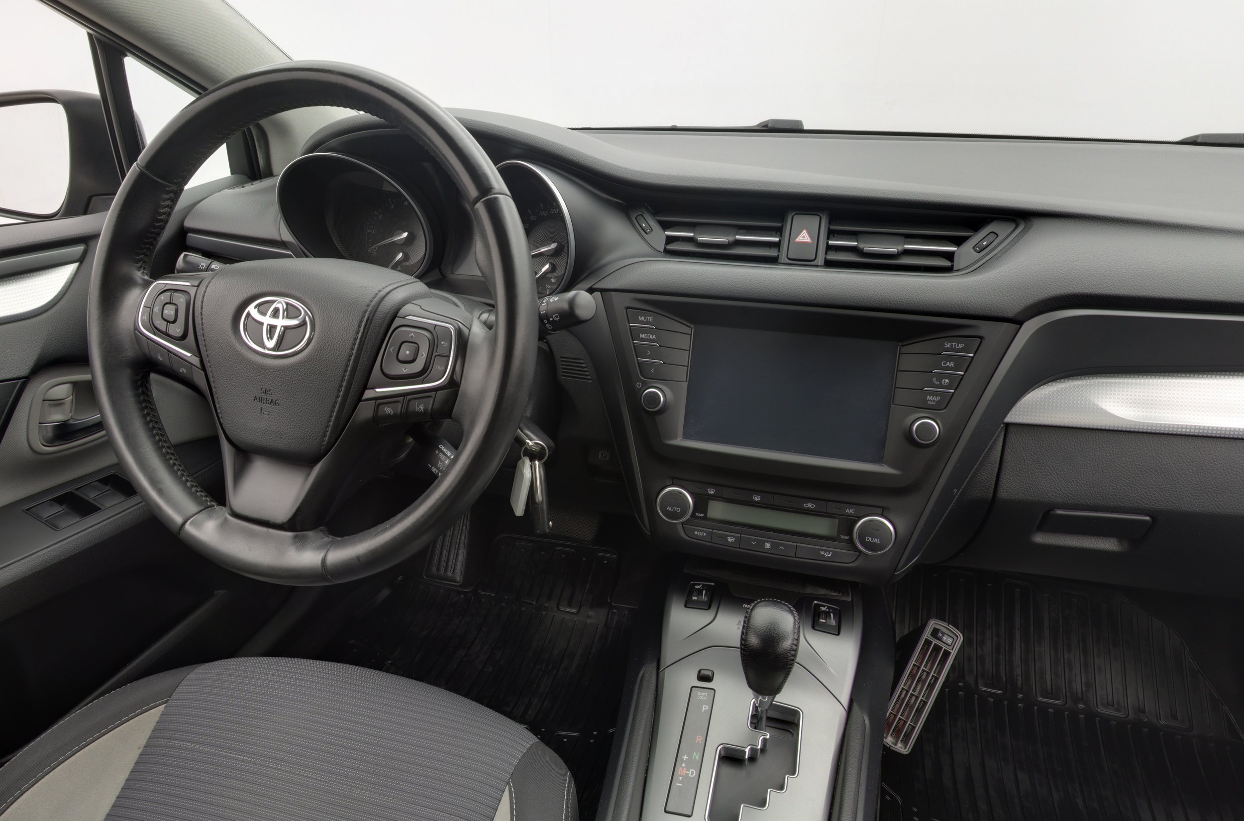 TOYOTA Avensis 2016