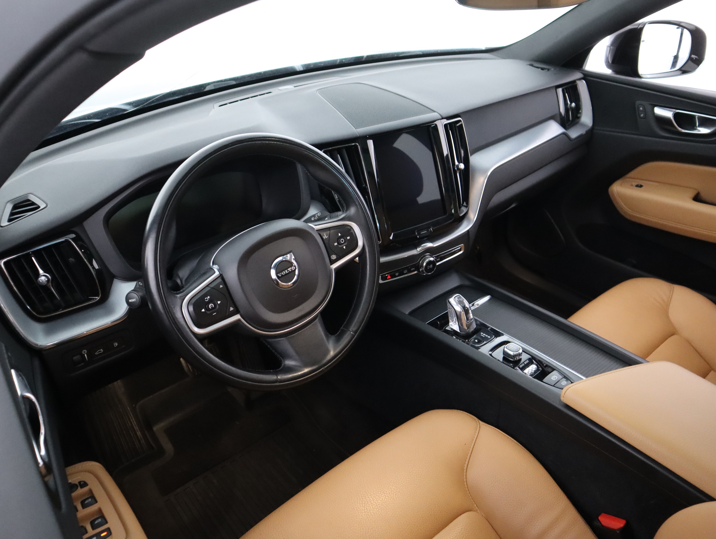 VOLVO XC60 2018