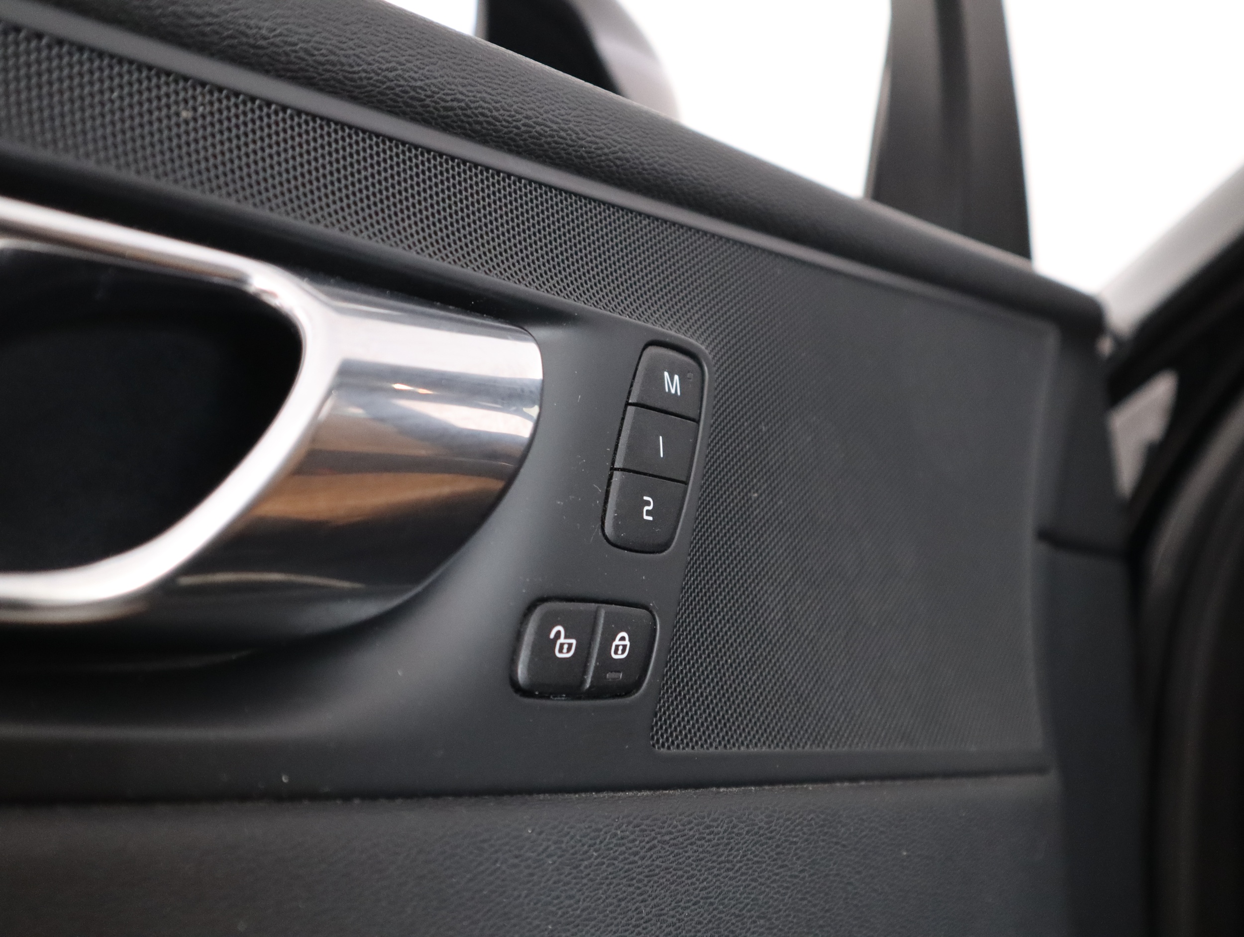 VOLVO XC60 2018