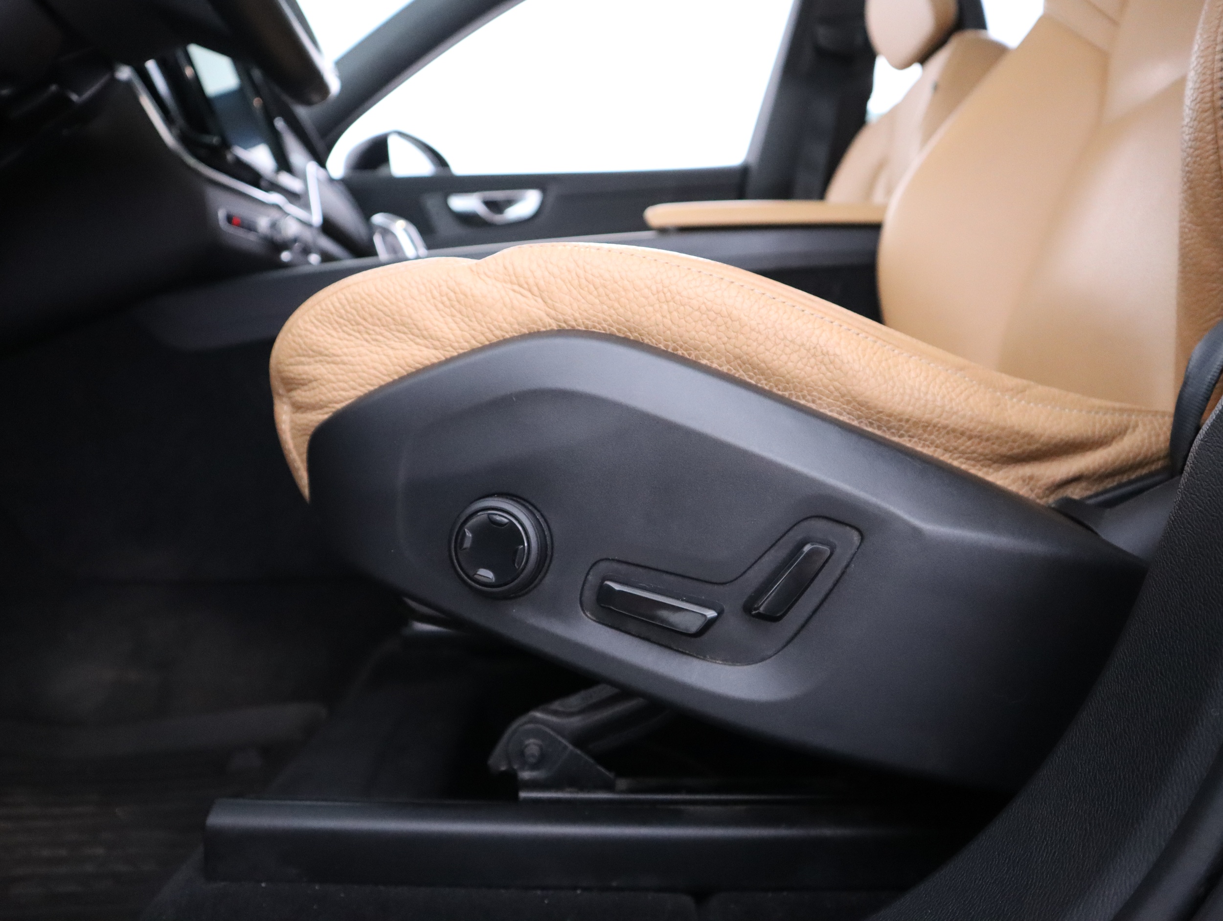 VOLVO XC60 2018