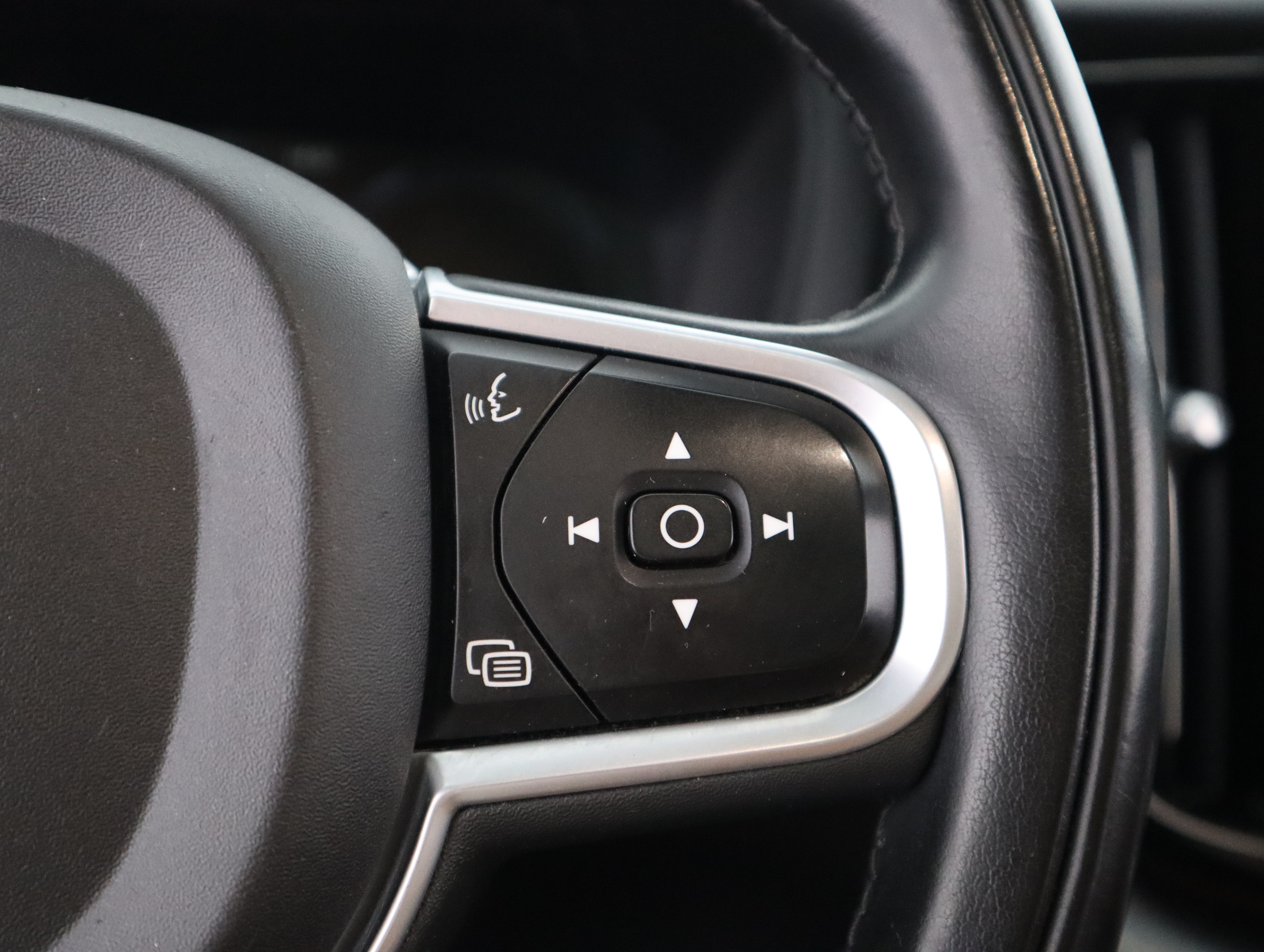 VOLVO XC60 2018
