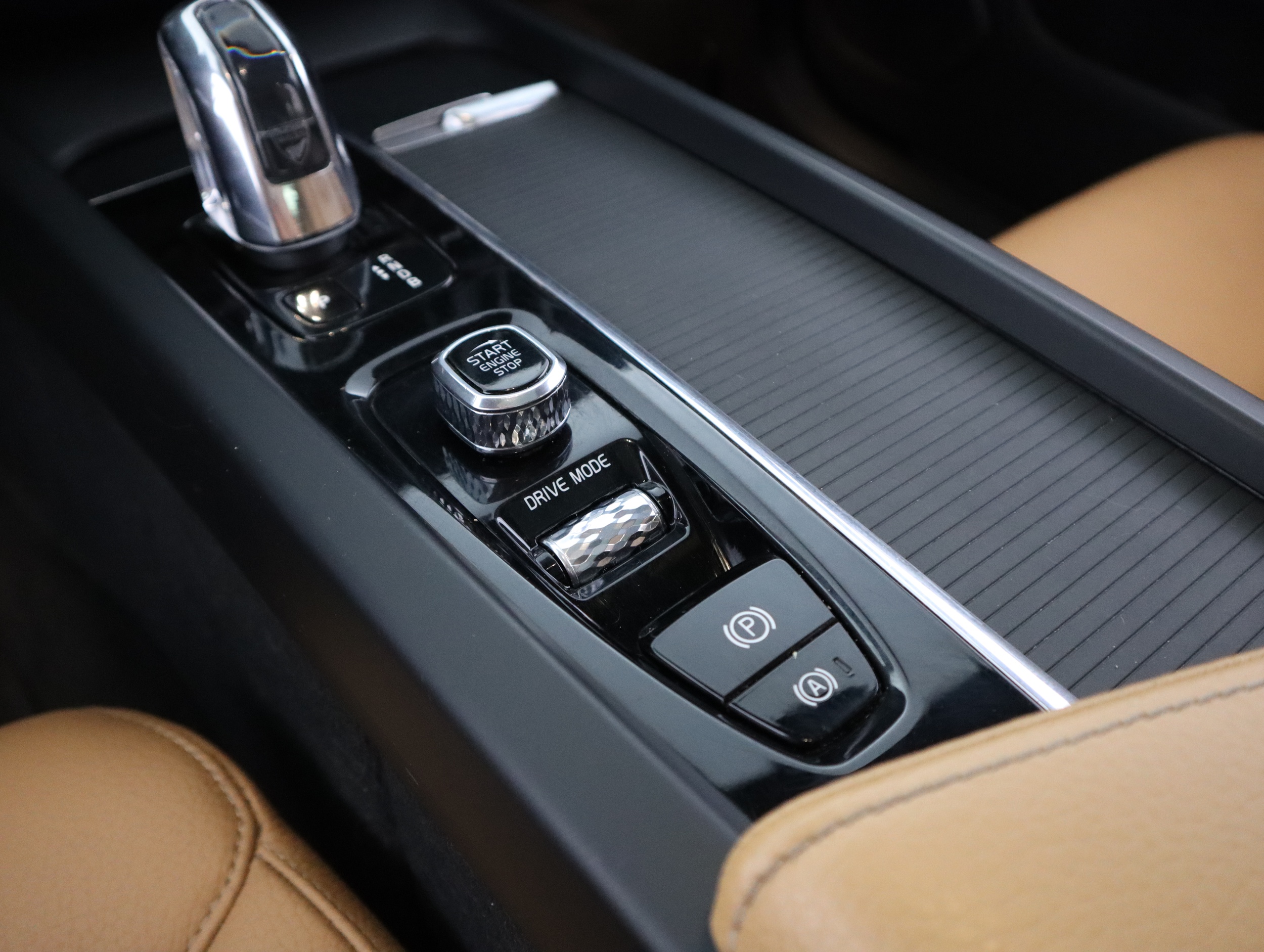VOLVO XC60 2018