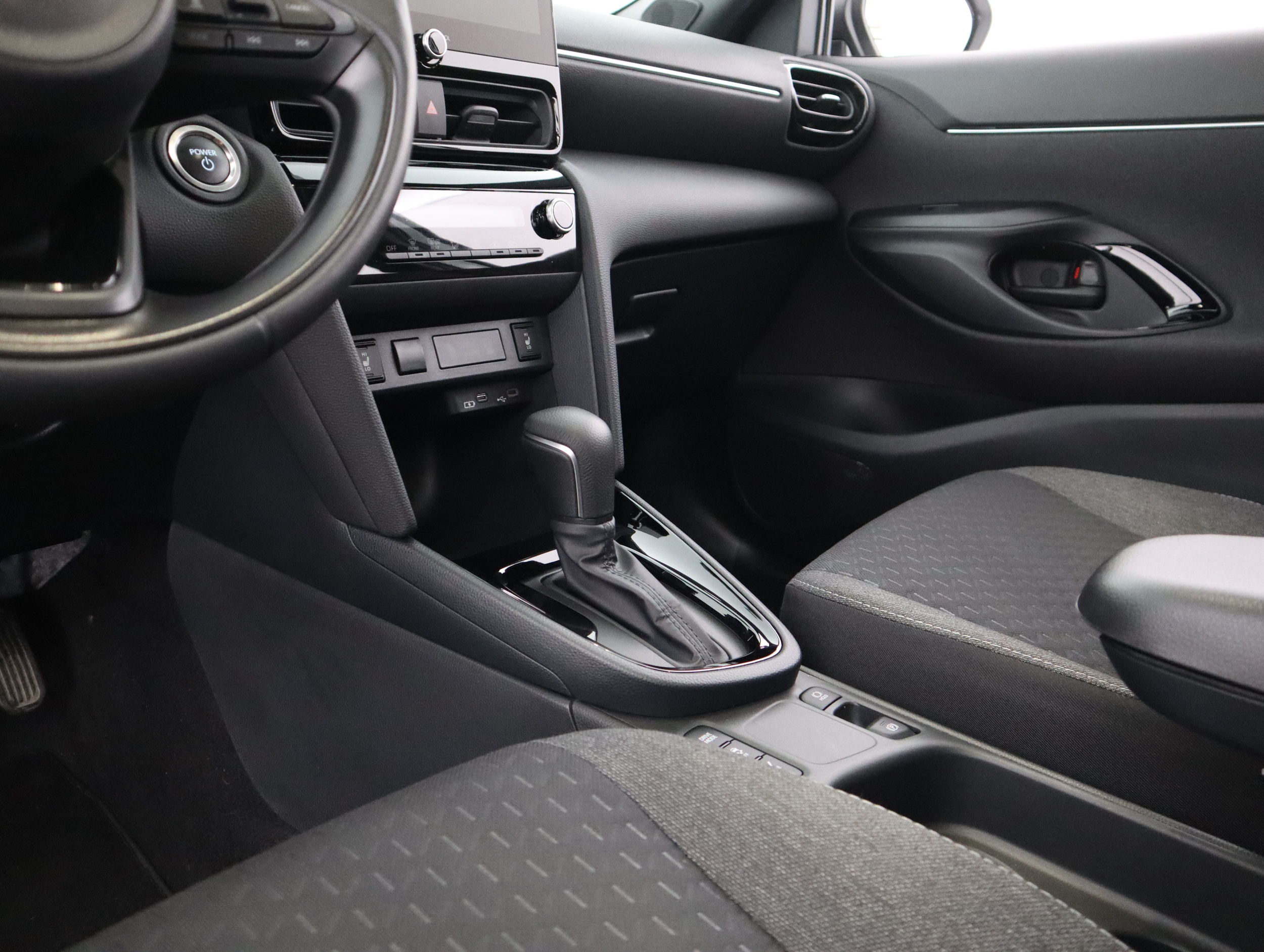 TOYOTA Yaris Cross 2025