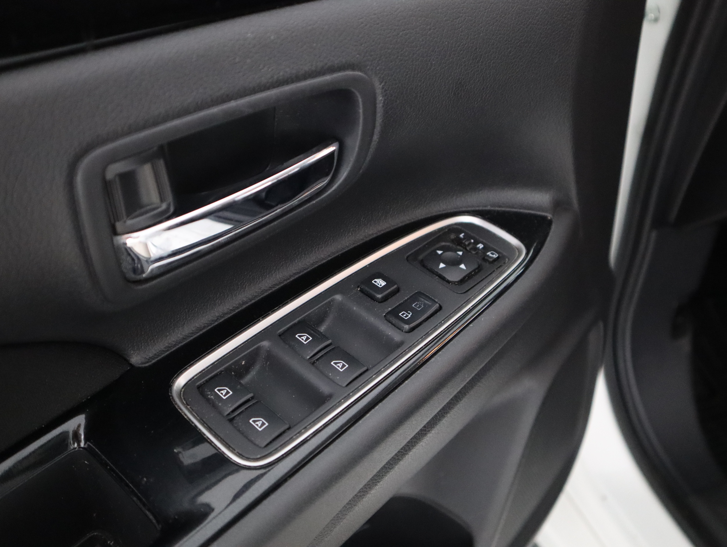 MITSUBISHI OUTLANDER PHEV 2021