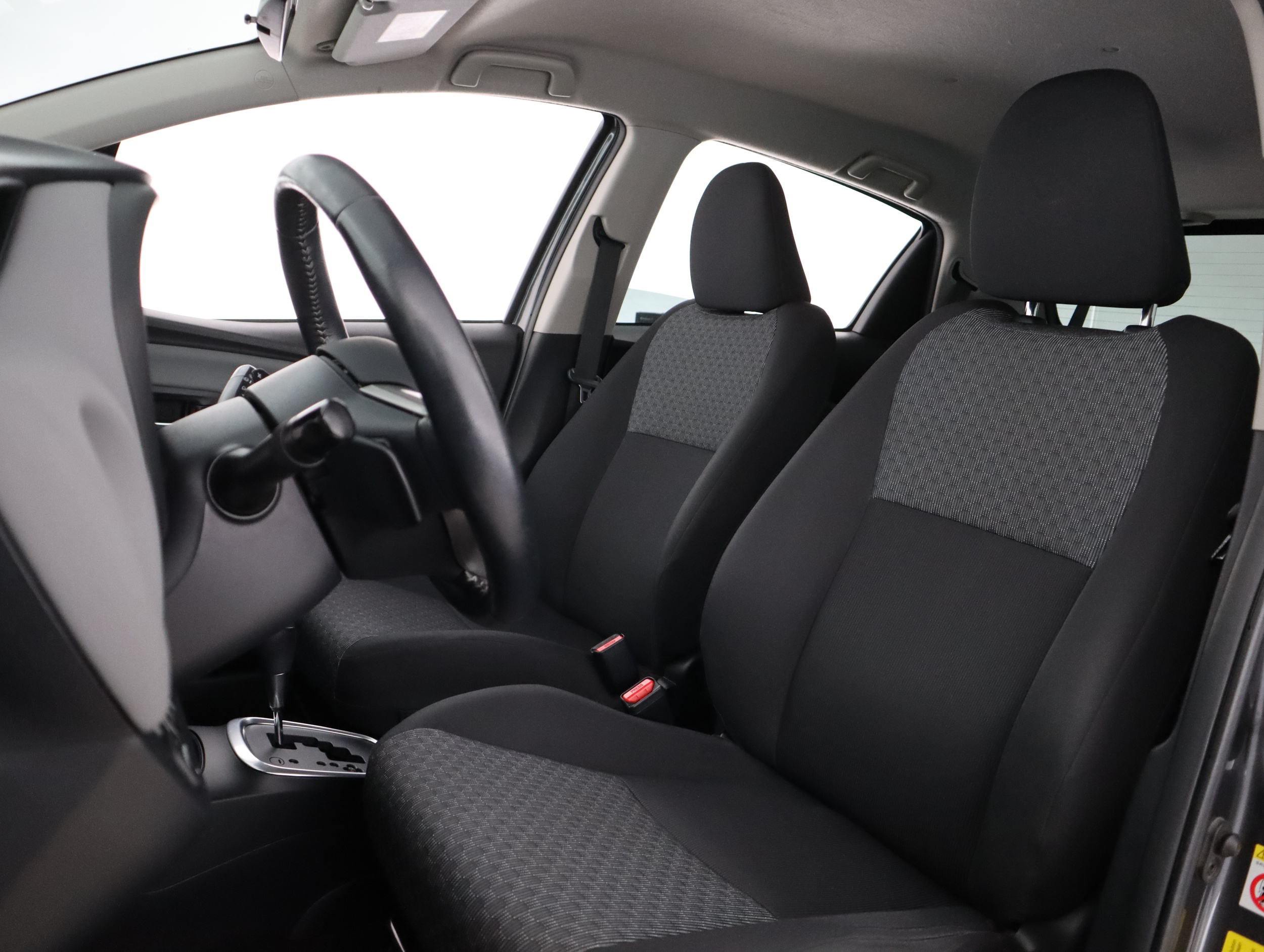 TOYOTA Yaris 2015