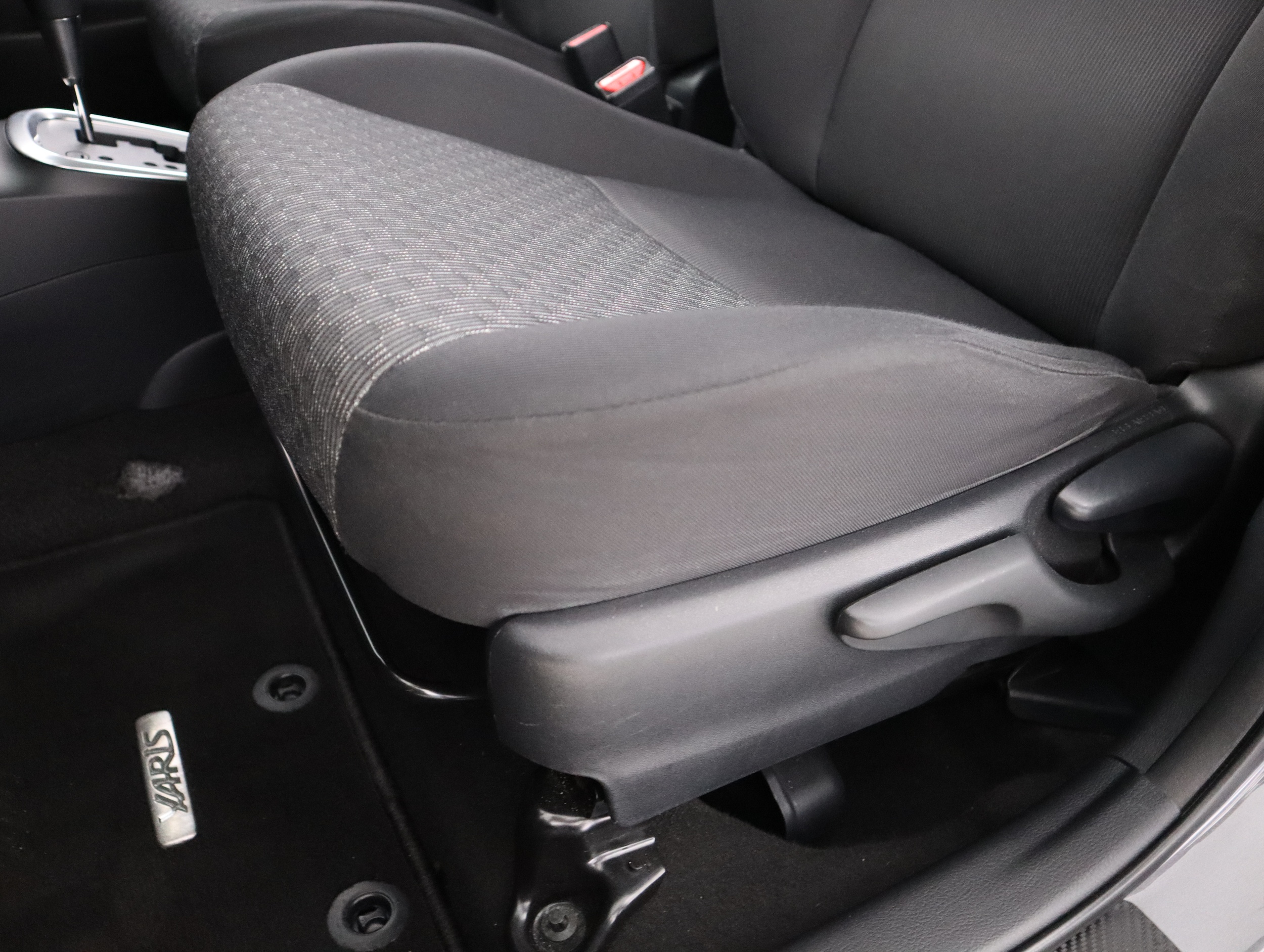 TOYOTA Yaris 2015