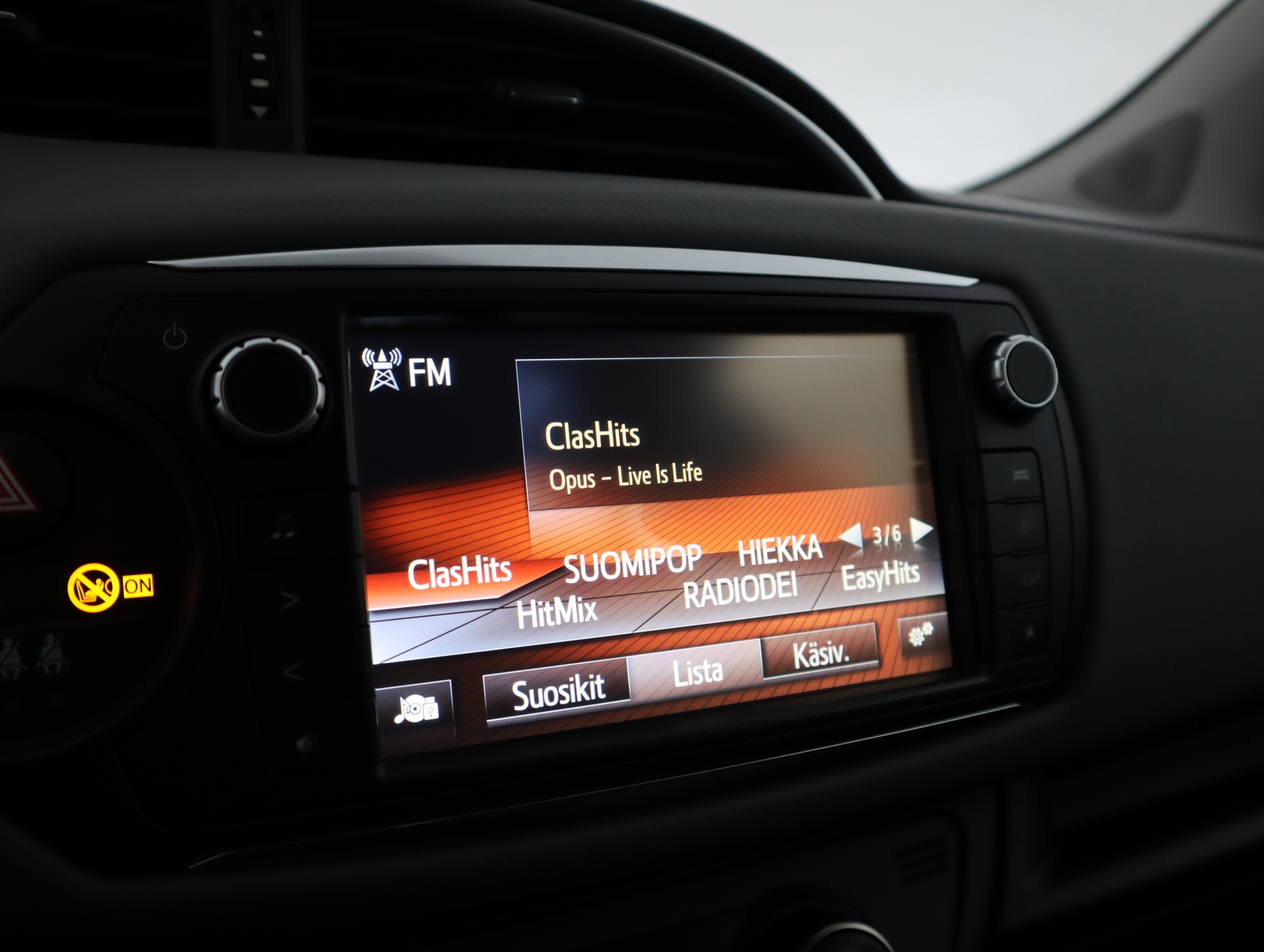 TOYOTA Yaris 2015