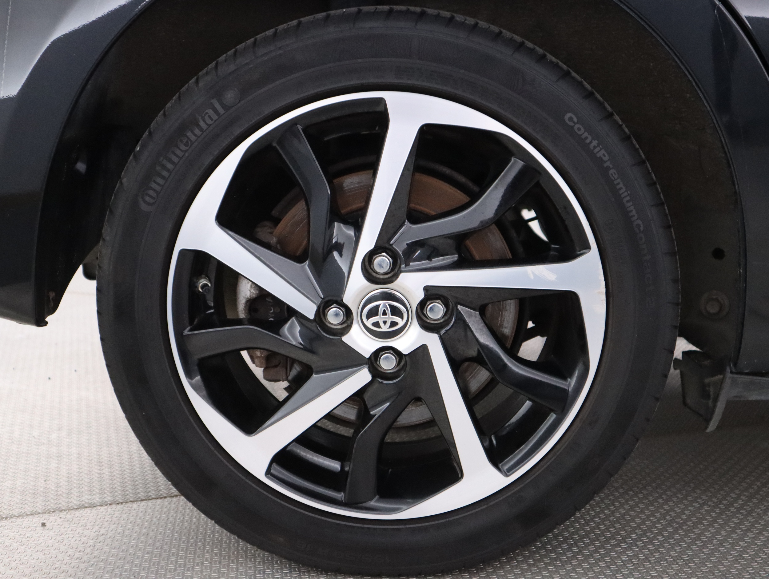TOYOTA Yaris 13