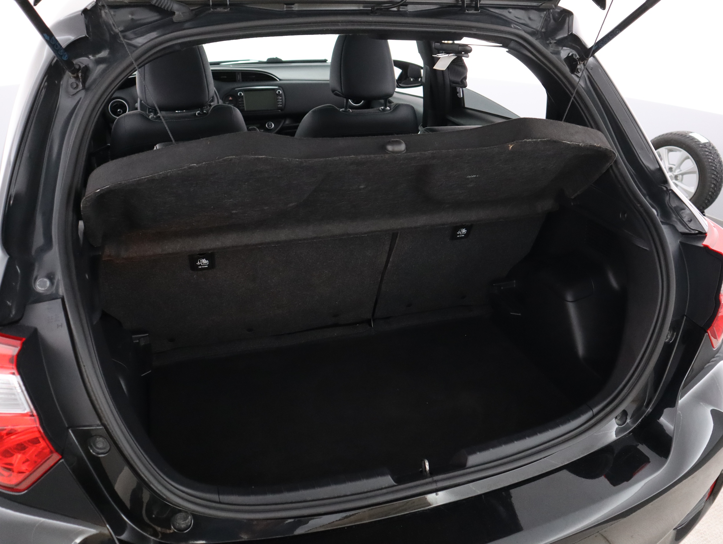 TOYOTA Yaris 15