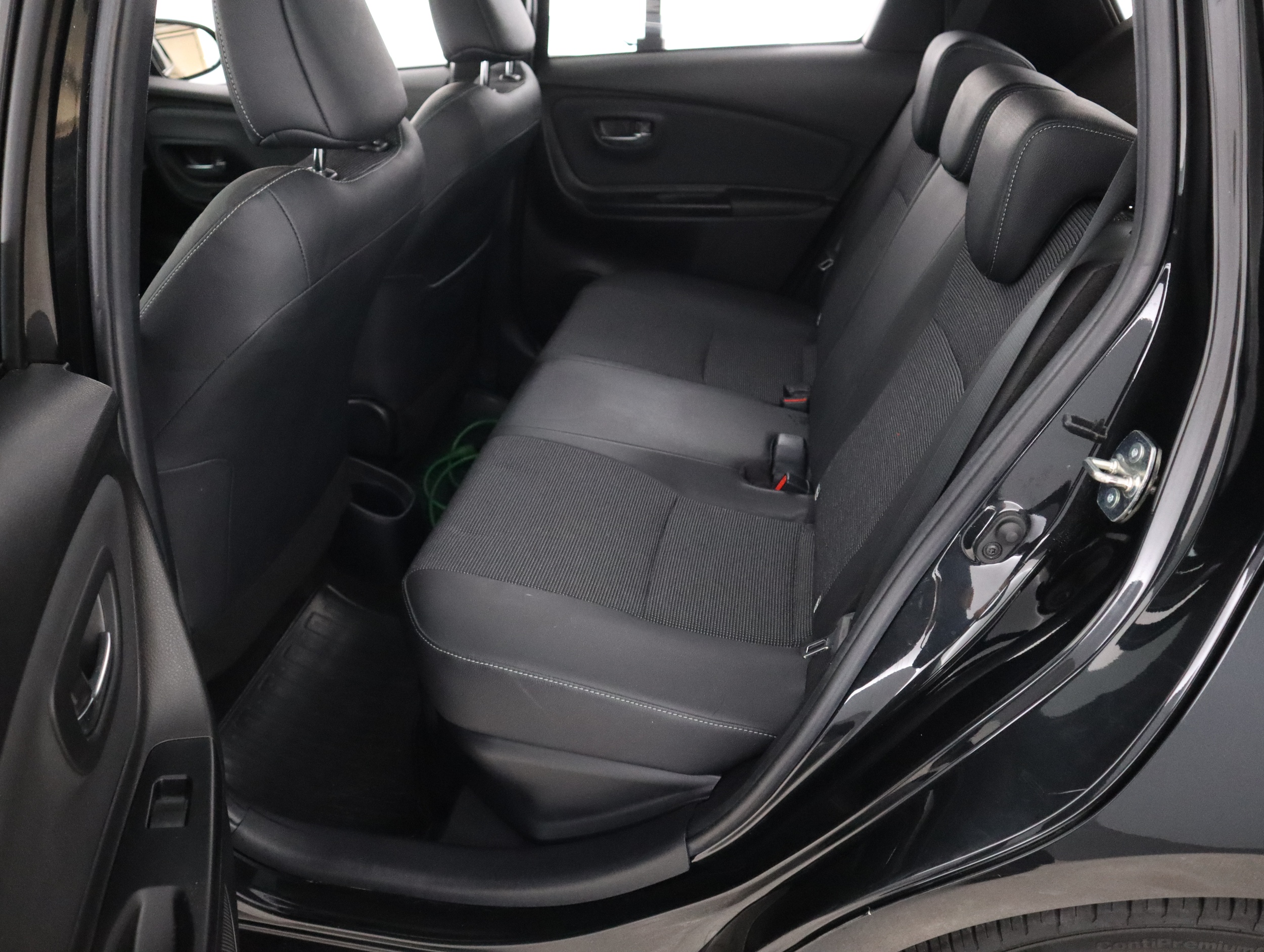 TOYOTA Yaris 16