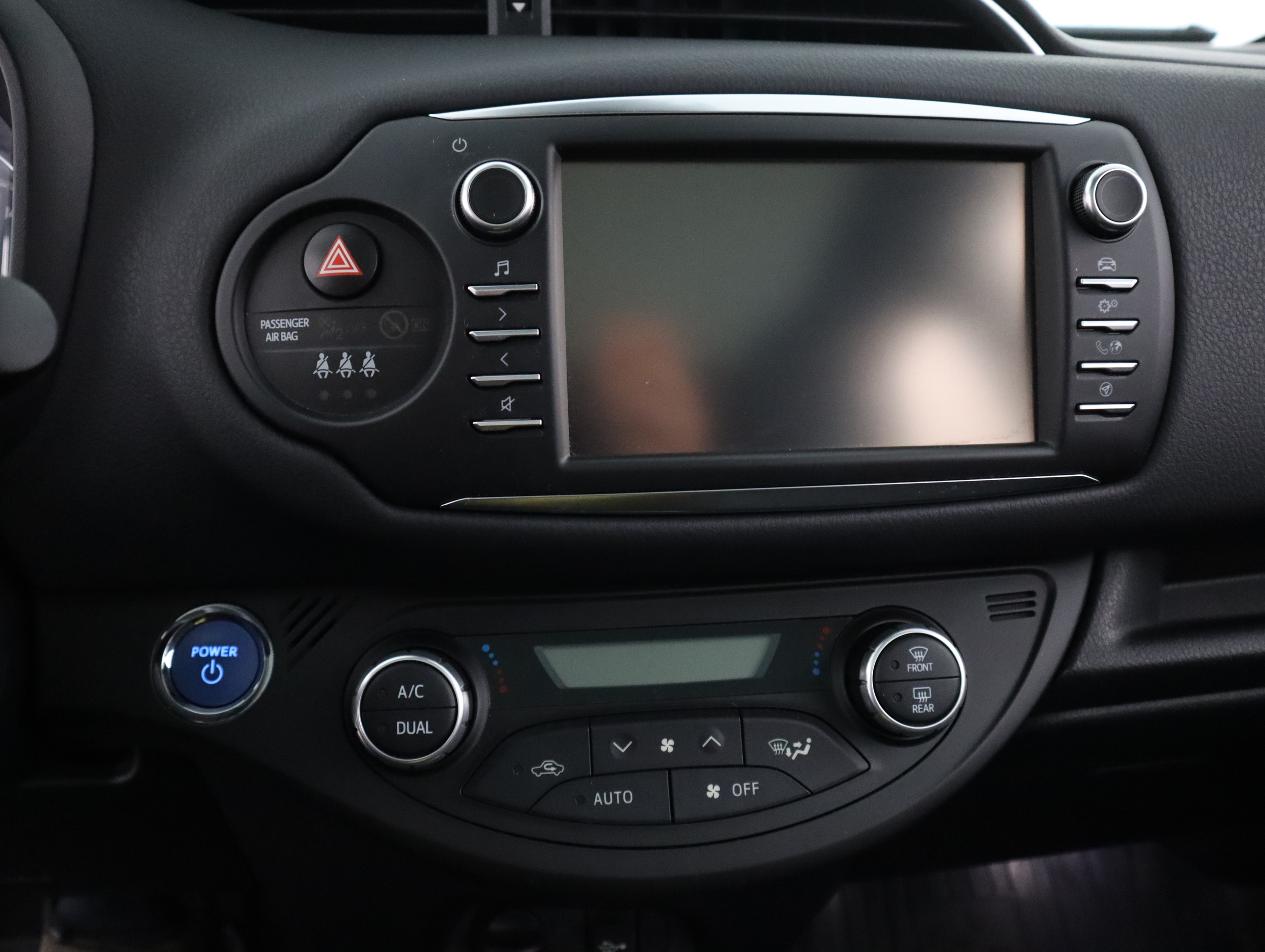 TOYOTA Yaris 28