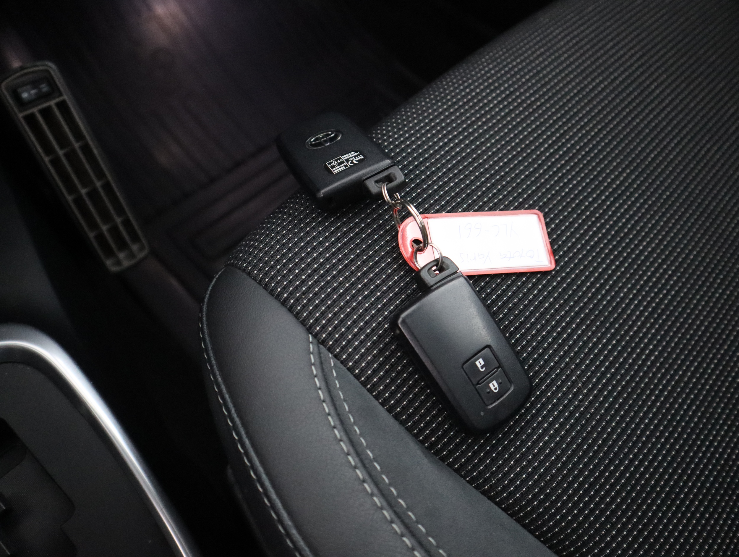 TOYOTA Yaris 33