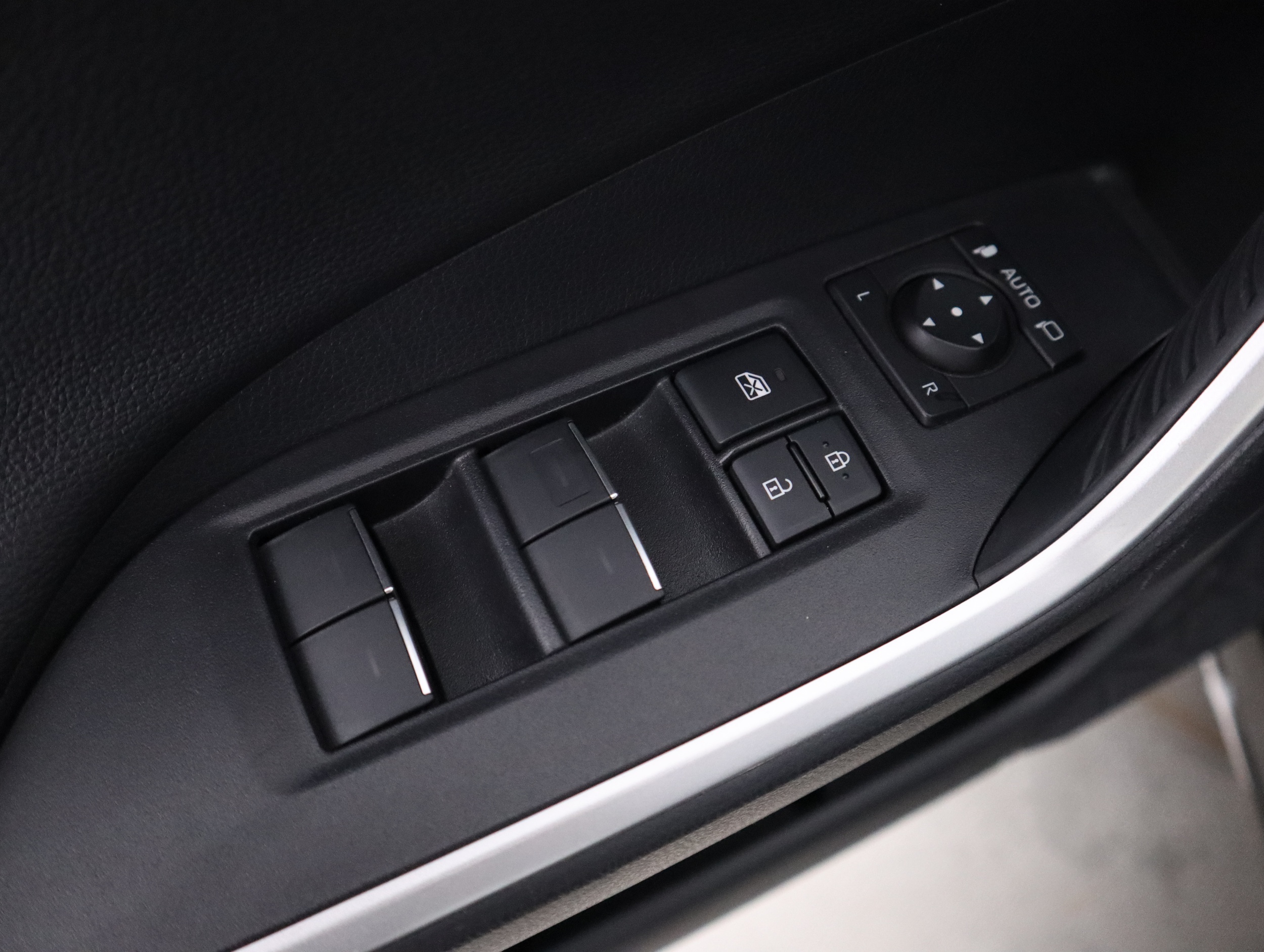 TOYOTA RAV4 Plug-in 2024