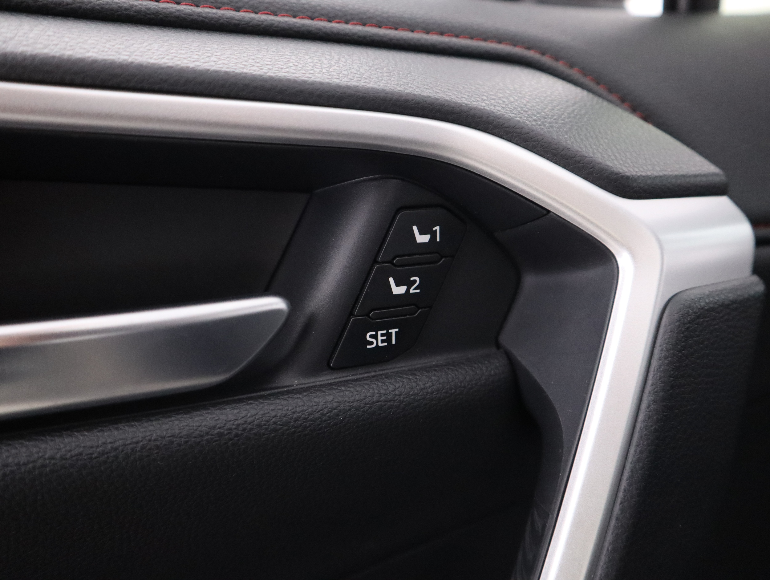 TOYOTA RAV4 Plug-in 2024