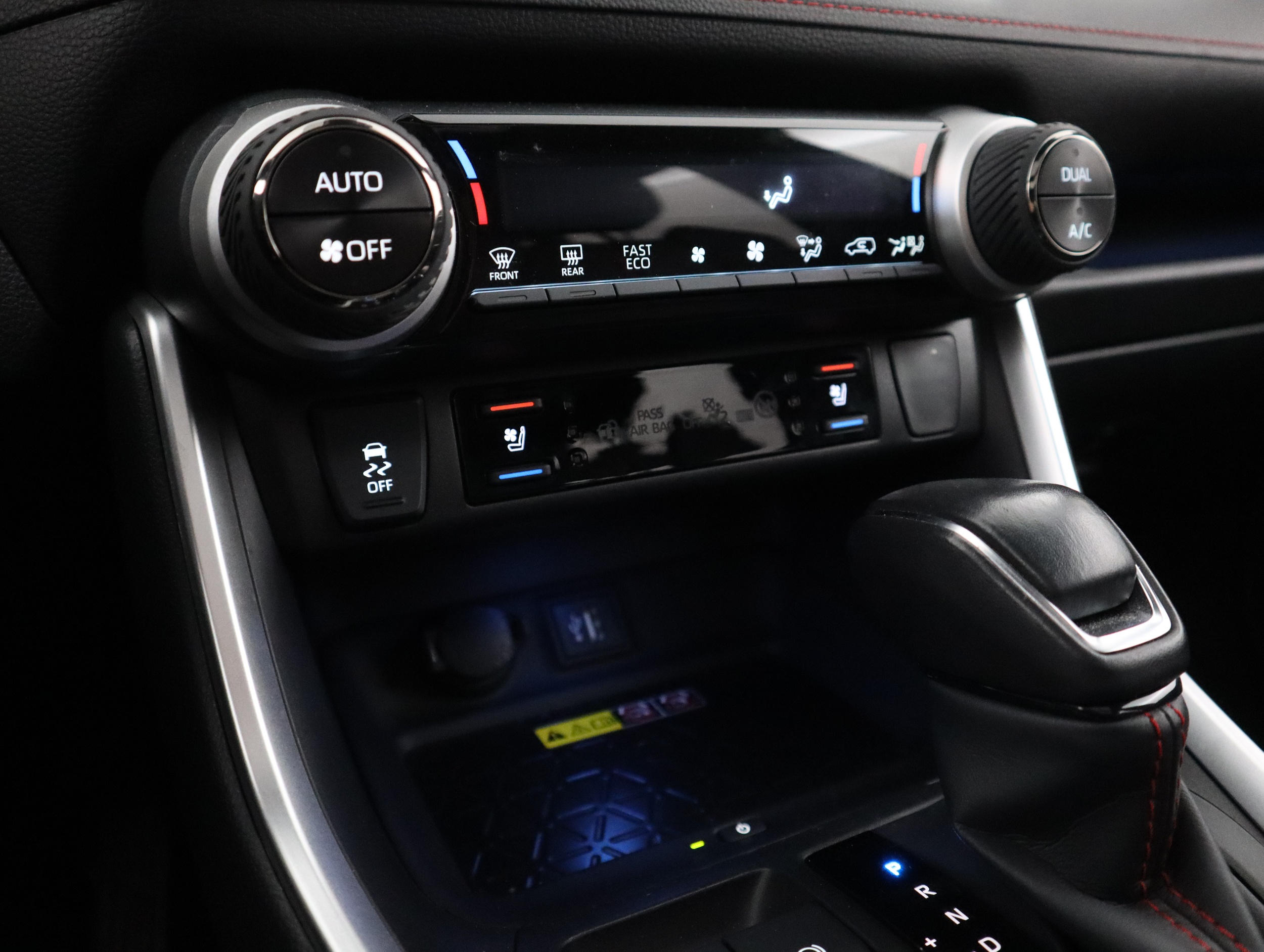TOYOTA RAV4 Plug-in 2024