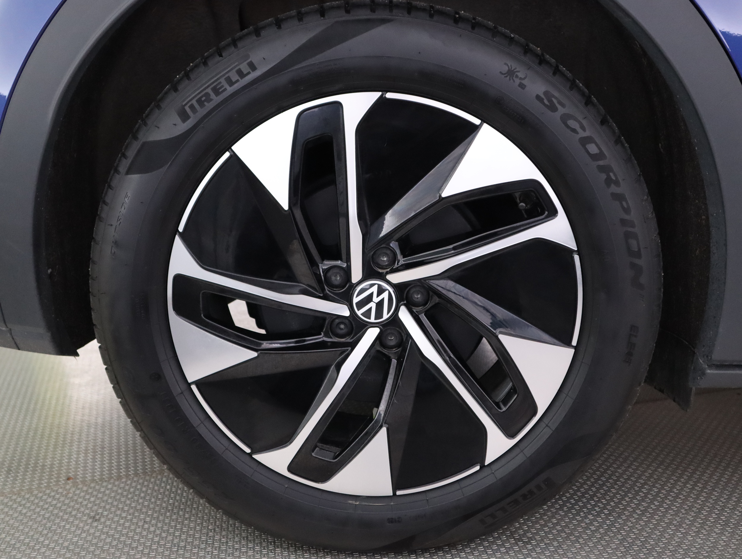 VOLKSWAGEN ID.4 2025