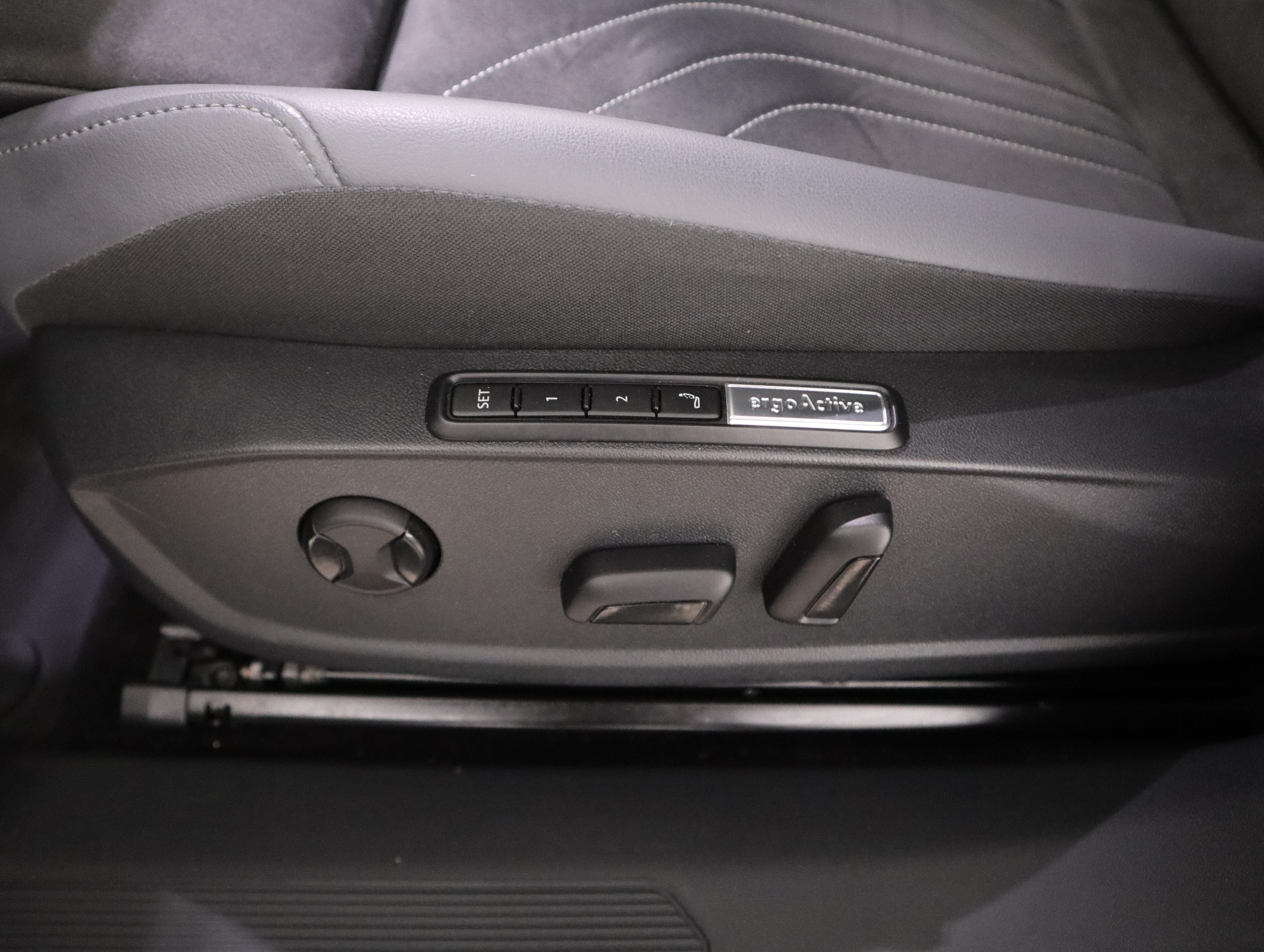 VOLKSWAGEN ID.4 2025