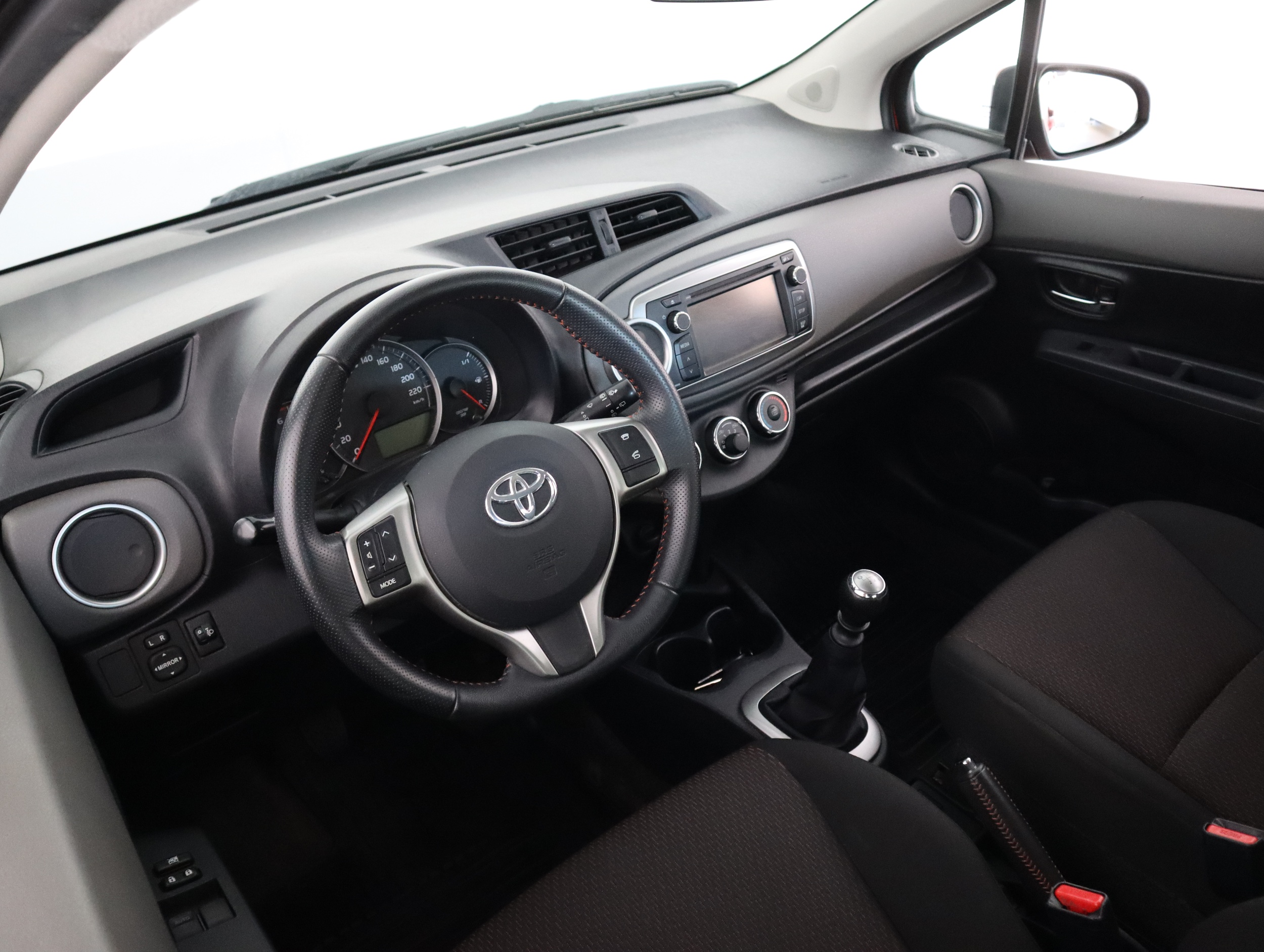 TOYOTA Yaris 2012